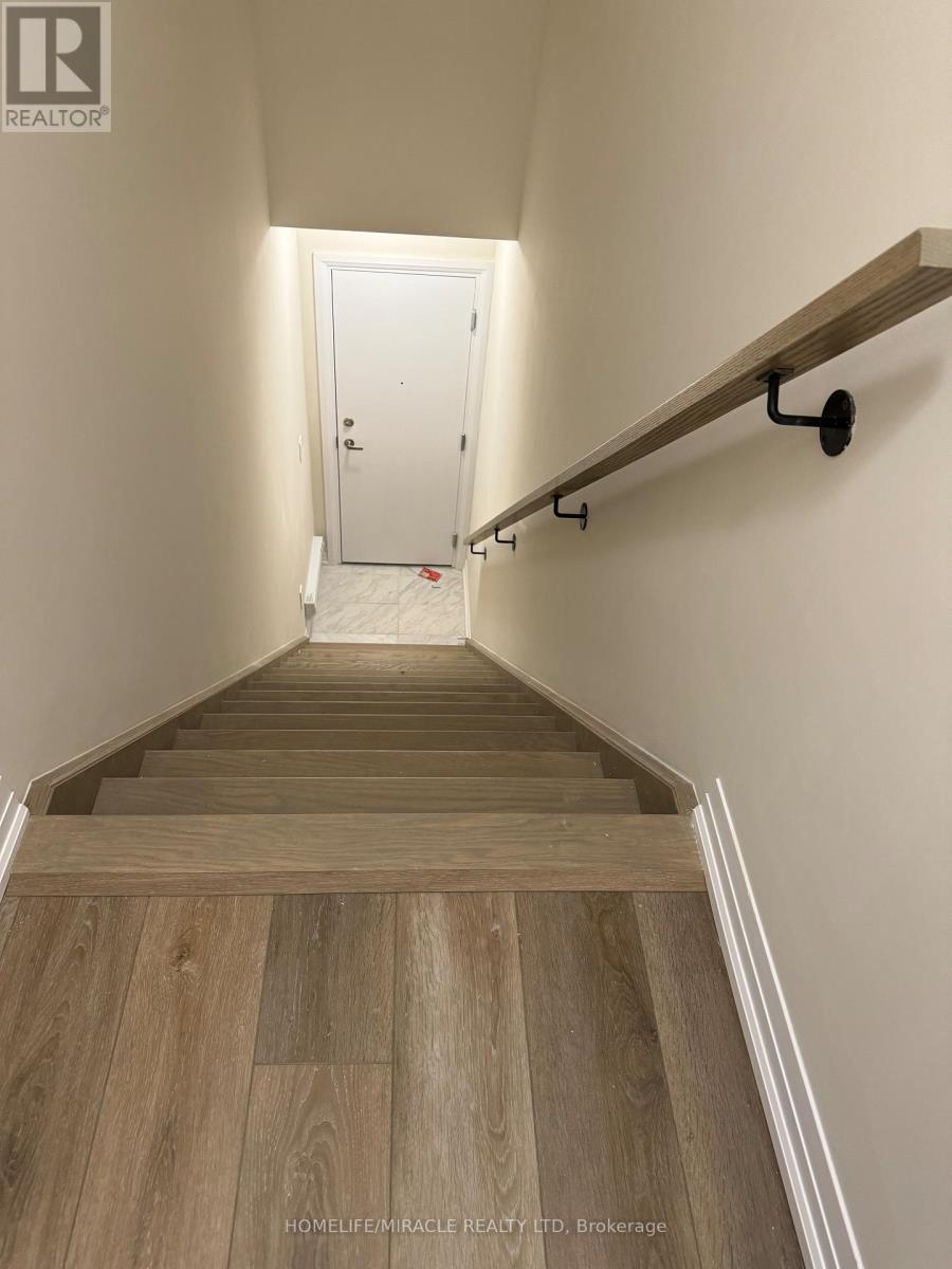 416 - 1577 Rose Way, Milton, Ontario  L9E 1N4 - Photo 5 - W12640220