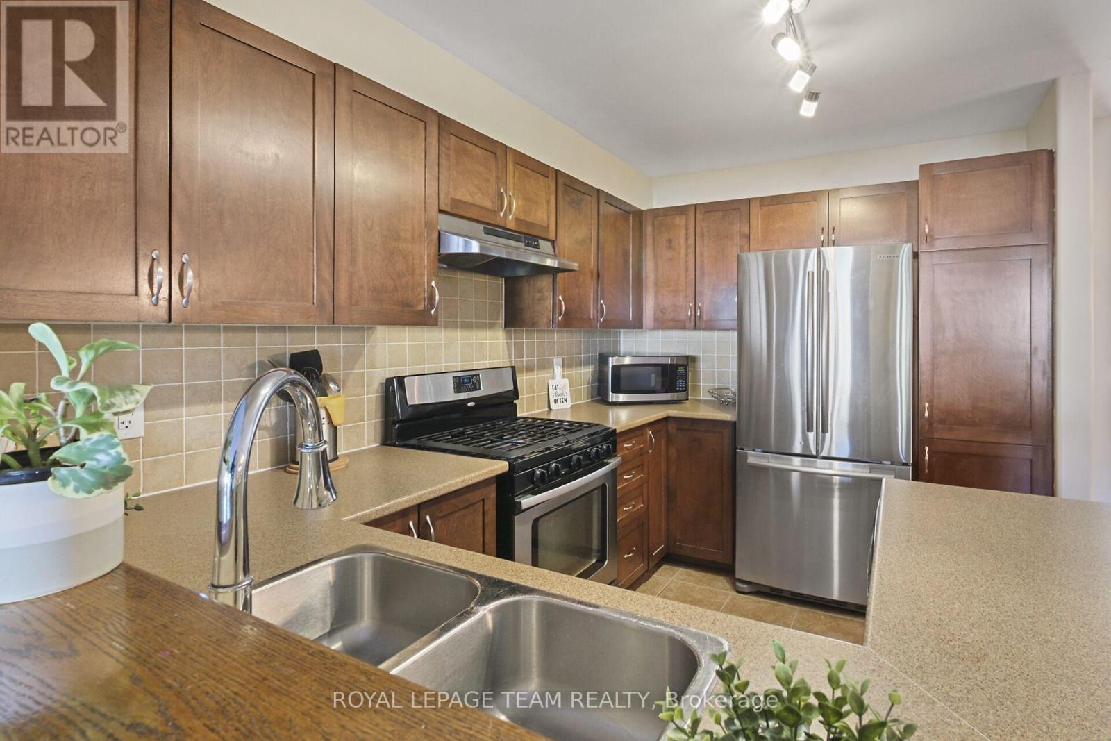 215 Parkrose Private, Ottawa, Ontario  K4A 0N8 - Photo 14 - X12501536