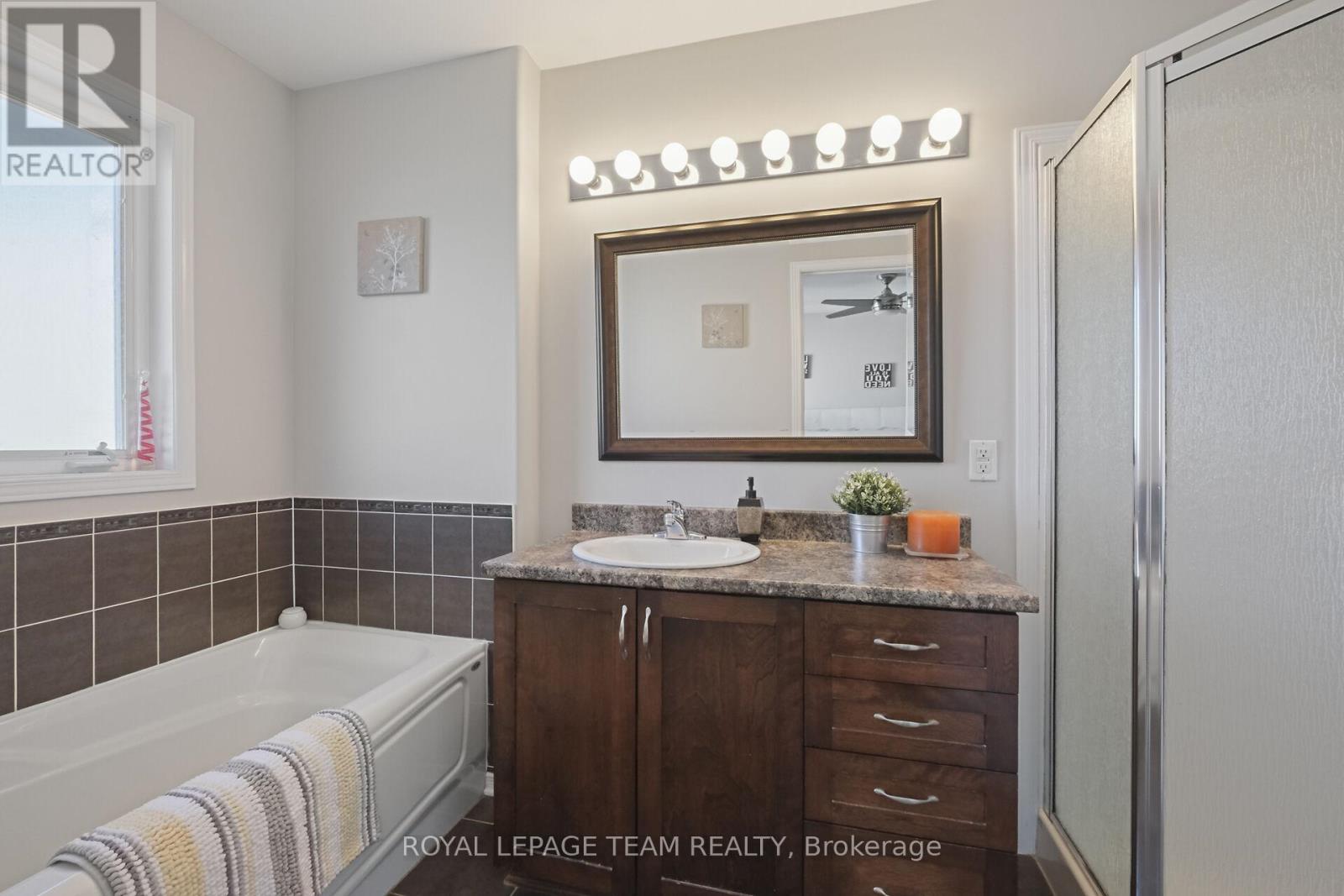 215 Parkrose Private, Ottawa, Ontario  K4A 0N8 - Photo 24 - X12501536