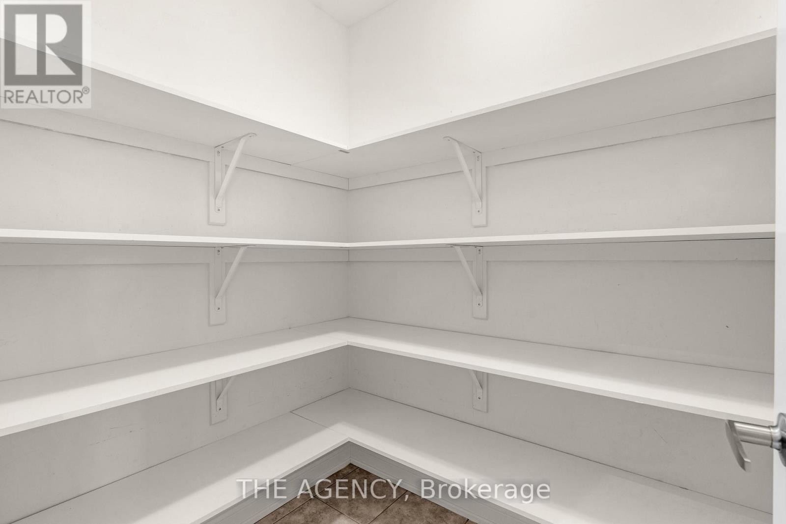 223 Thompson Road, Haldimand, Ontario  N3W 0C4 - Photo 6 - X12640172