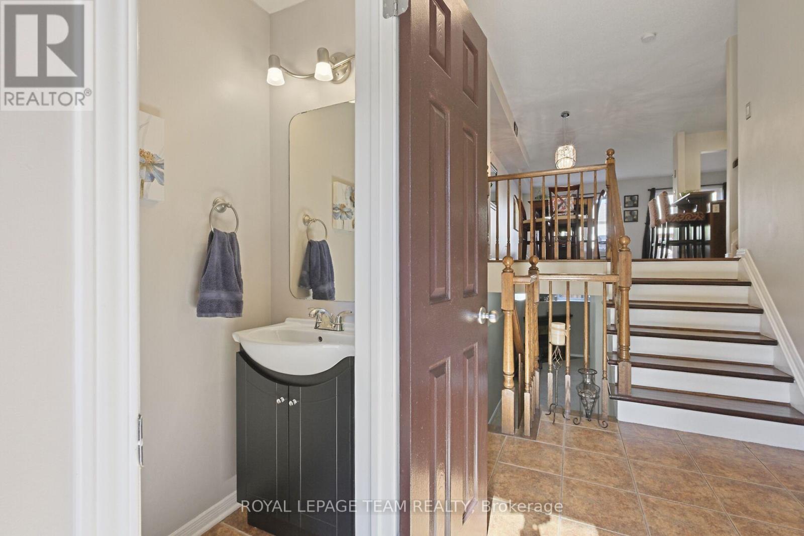 215 Parkrose Private, Ottawa, Ontario  K4A 0N8 - Photo 6 - X12501536