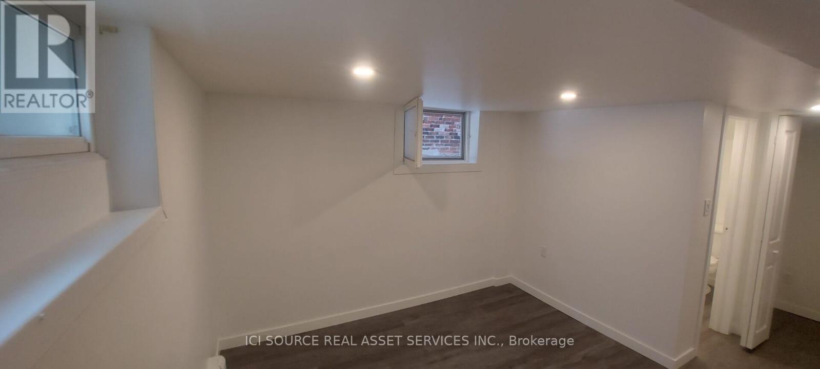 Lower 1 - 74 Burnaby Boulevard, Toronto, Ontario  M5N 1G4 - Photo 10 - C12640234