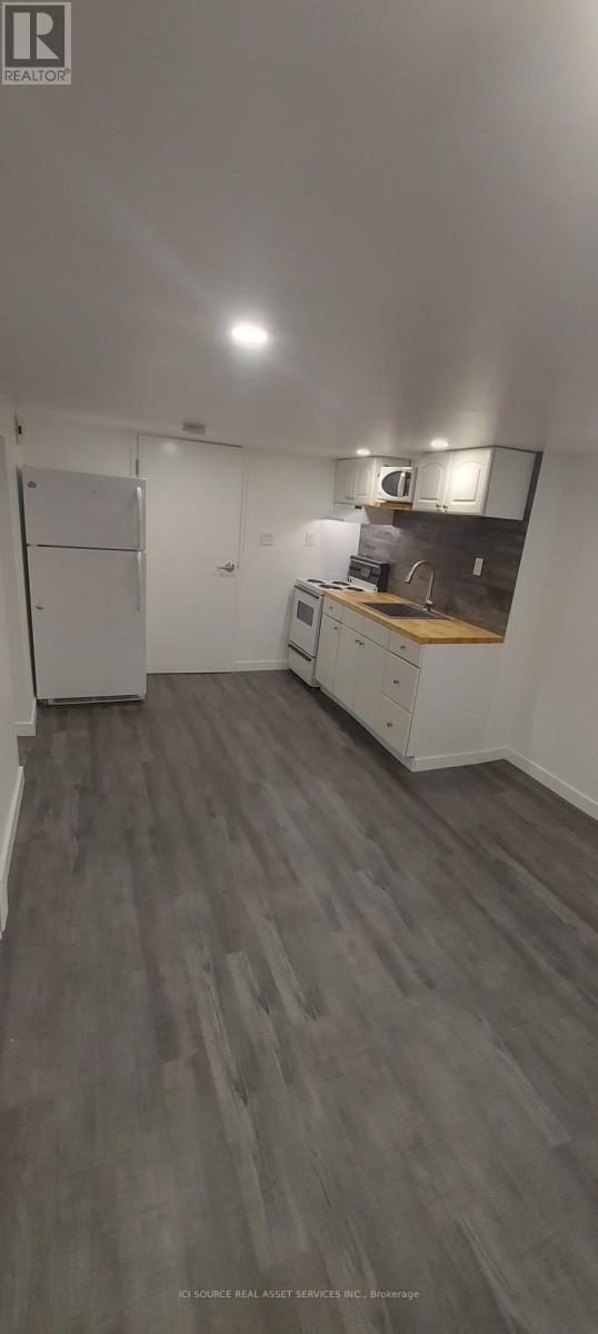 Lower 1 - 74 Burnaby Boulevard, Toronto, Ontario  M5N 1G4 - Photo 2 - C12640234