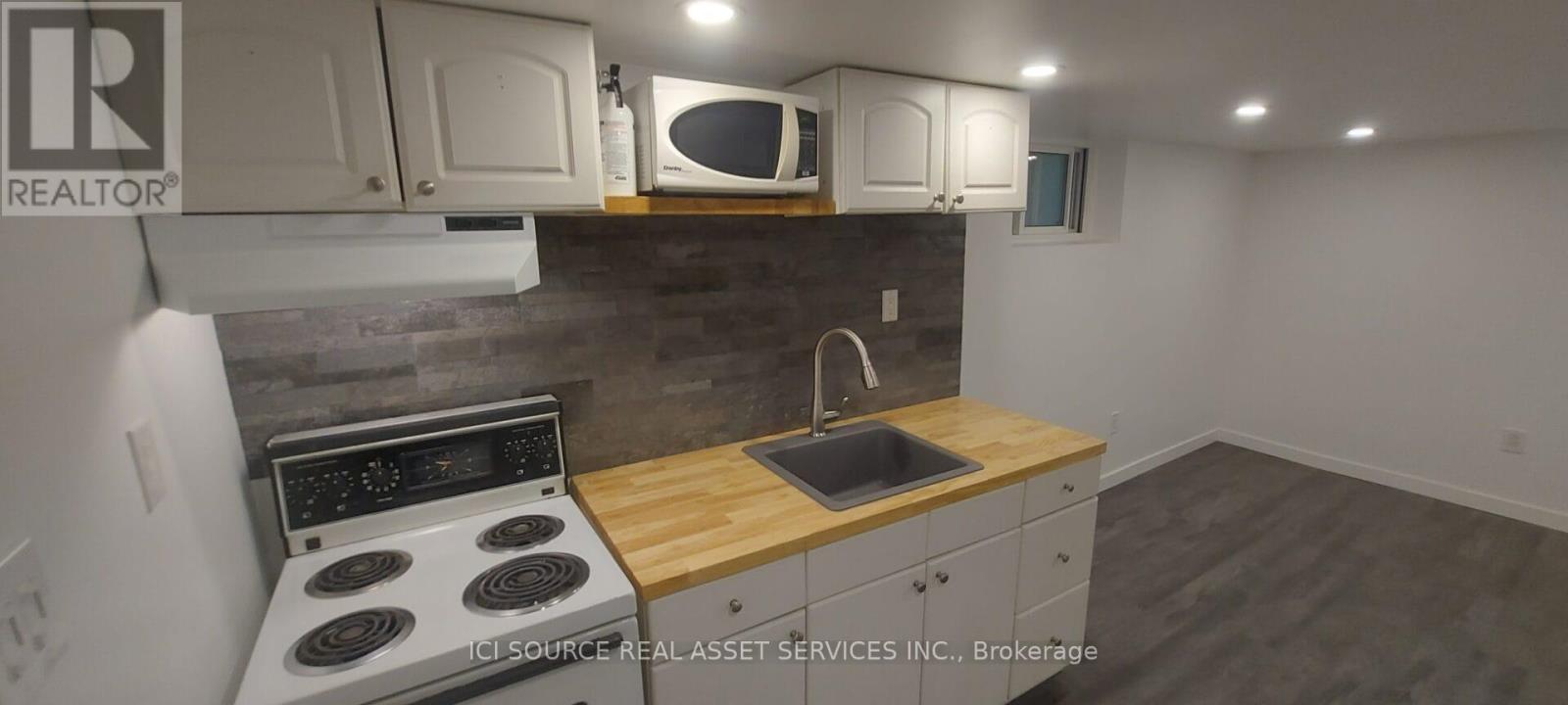 Lower 1 - 74 Burnaby Boulevard, Toronto, Ontario  M5N 1G4 - Photo 6 - C12640234