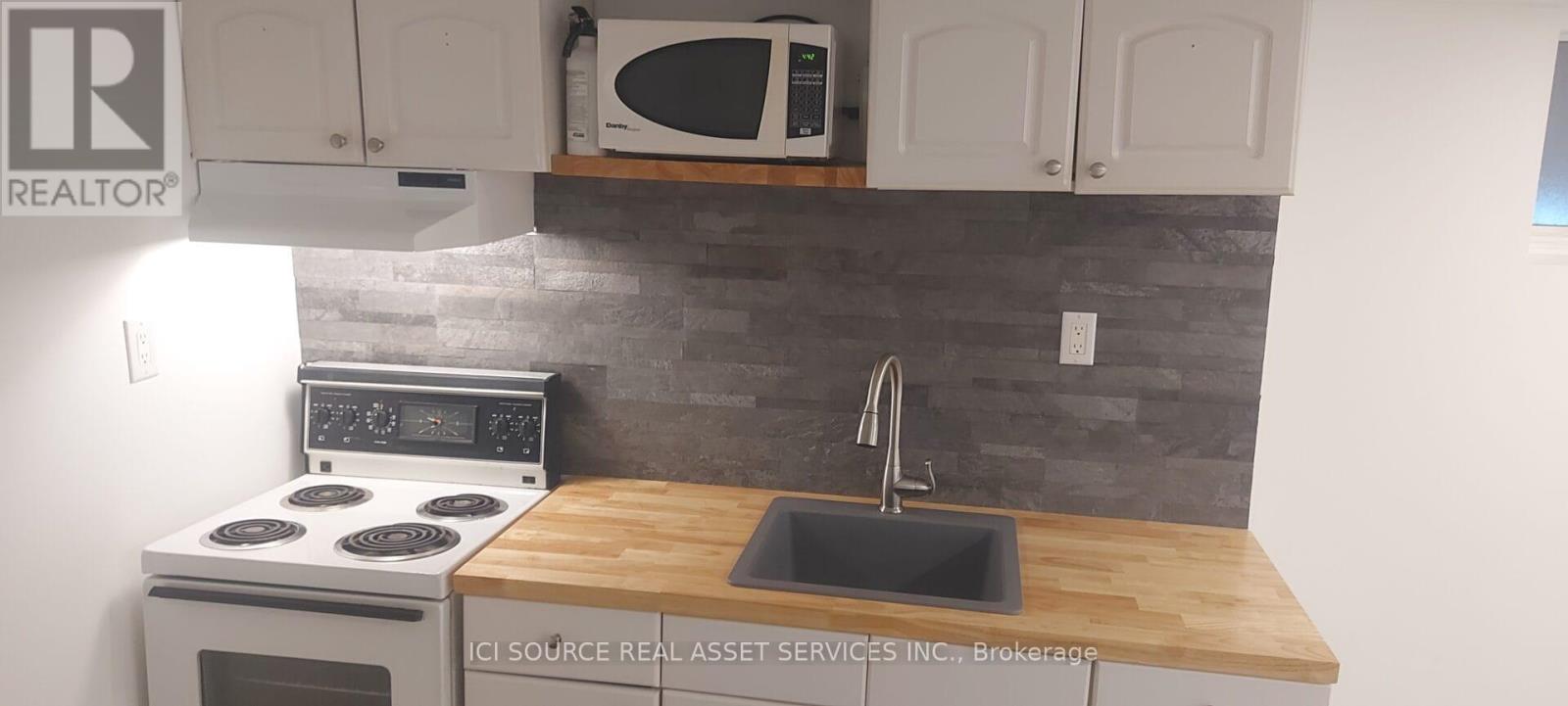 Lower 1 - 74 Burnaby Boulevard, Toronto, Ontario  M5N 1G4 - Photo 7 - C12640234