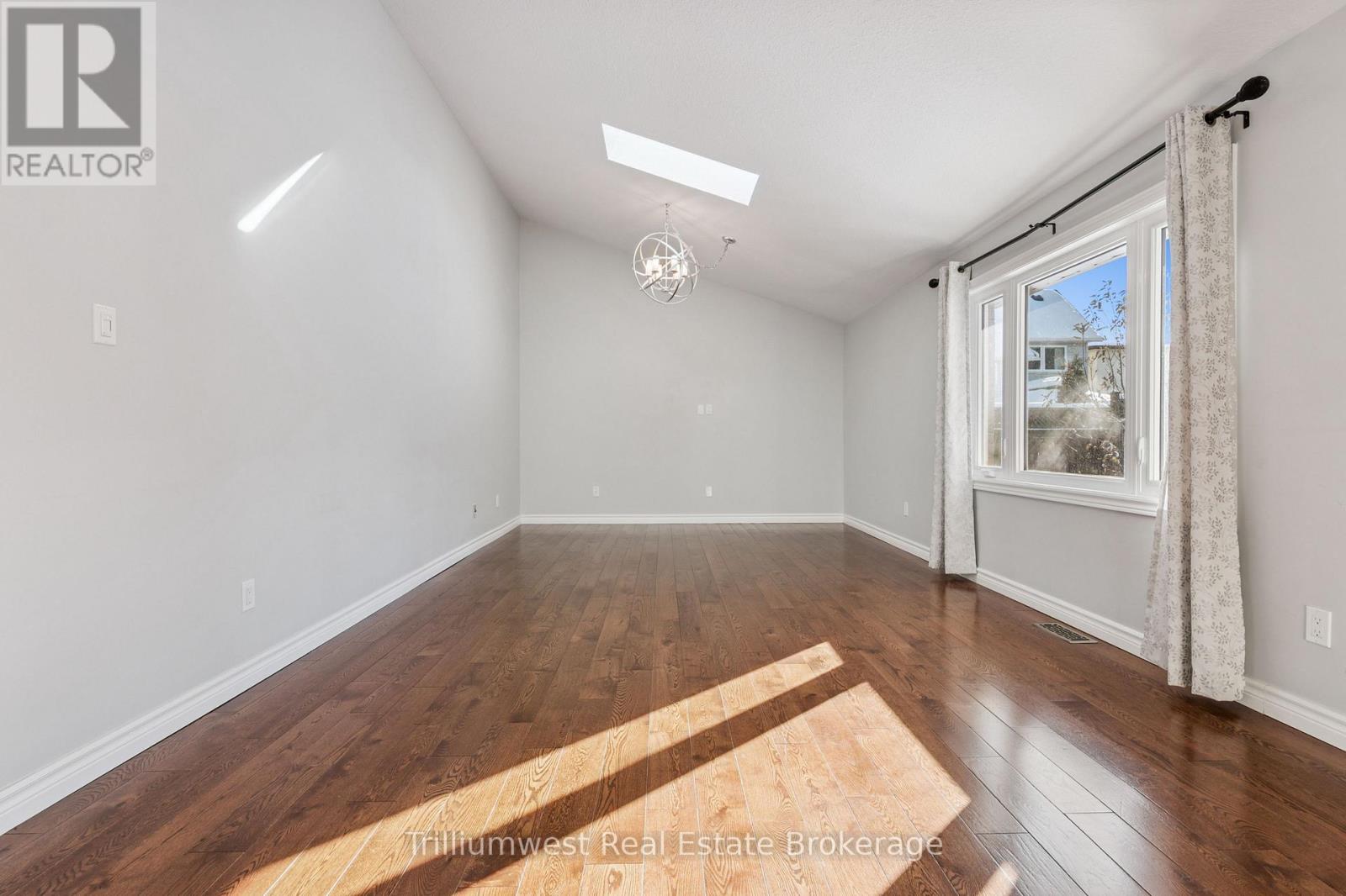 219 Elmira Road S, Guelph, Ontario  N1K 1R1 - Photo 4 - X12615640