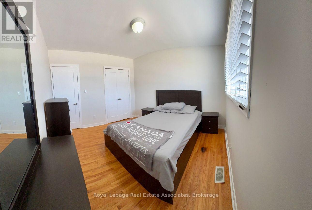 33 Laird (Upper) Drive, St. Catharines, Ontario  L2P 3E3 - Photo 5 - X12640246