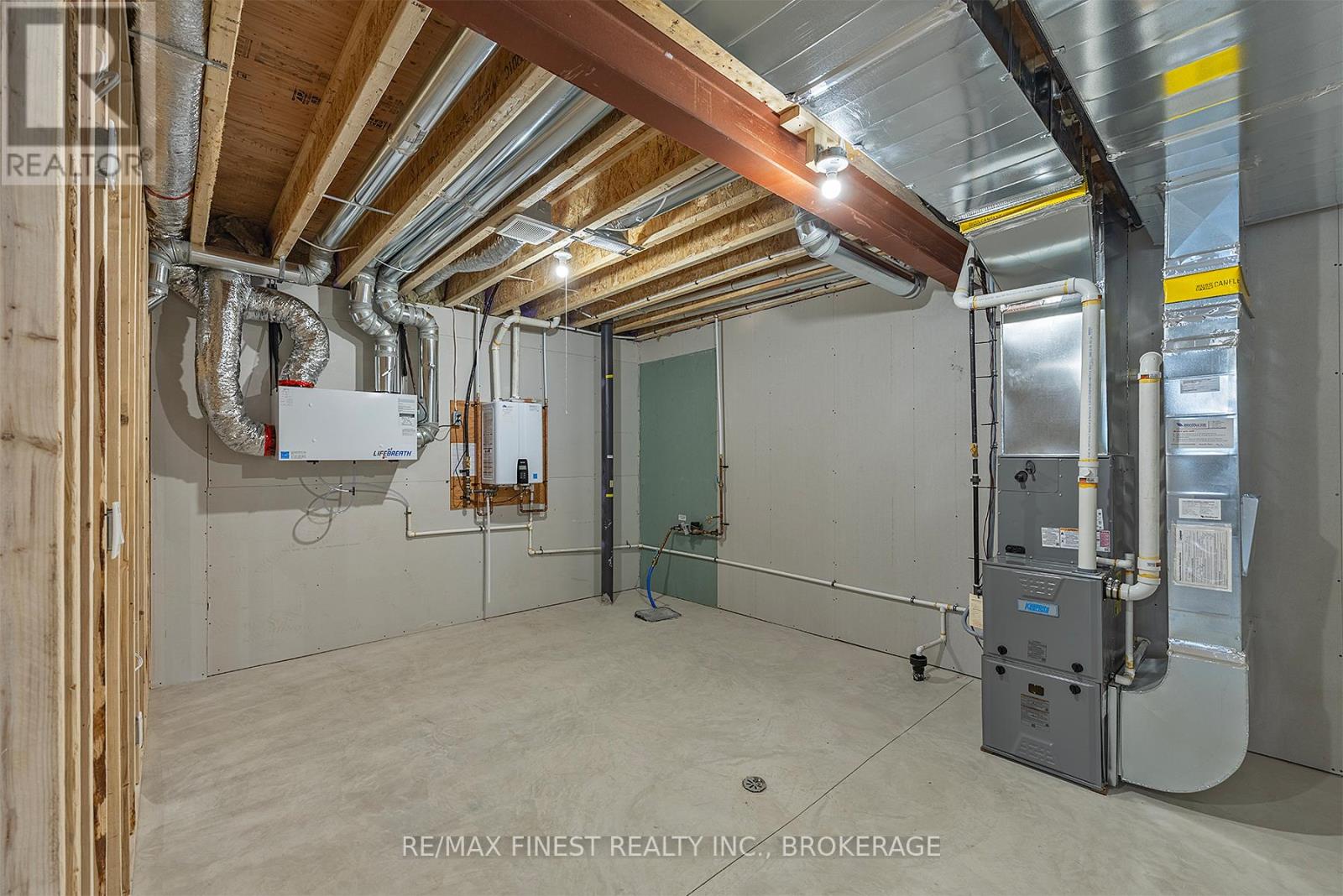 1368 Woodfield Crescent, Kingston (City Northwest), Ontario  K7P 0T3 - Photo 44 - X12273484