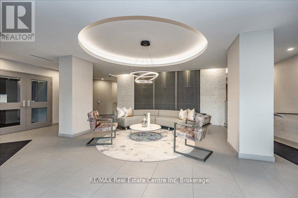 420 - 457 Plains Road W, Burlington (Lasalle), Ontario  L7T 1H1 - Photo 4 - W12640296