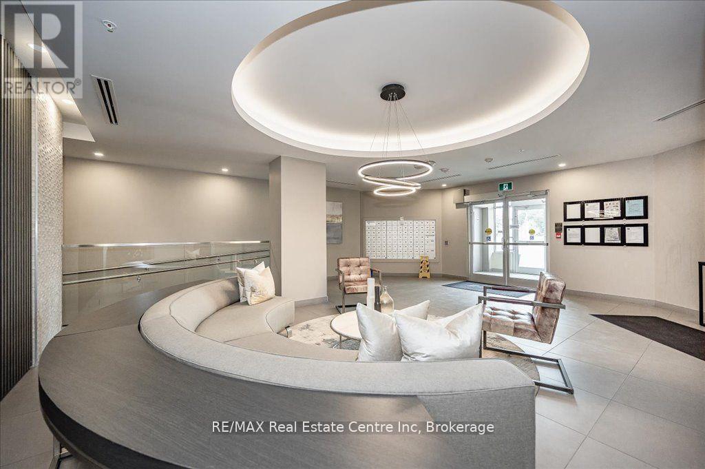 420 - 457 Plains Road W, Burlington (Lasalle), Ontario  L7T 1H1 - Photo 5 - W12640296