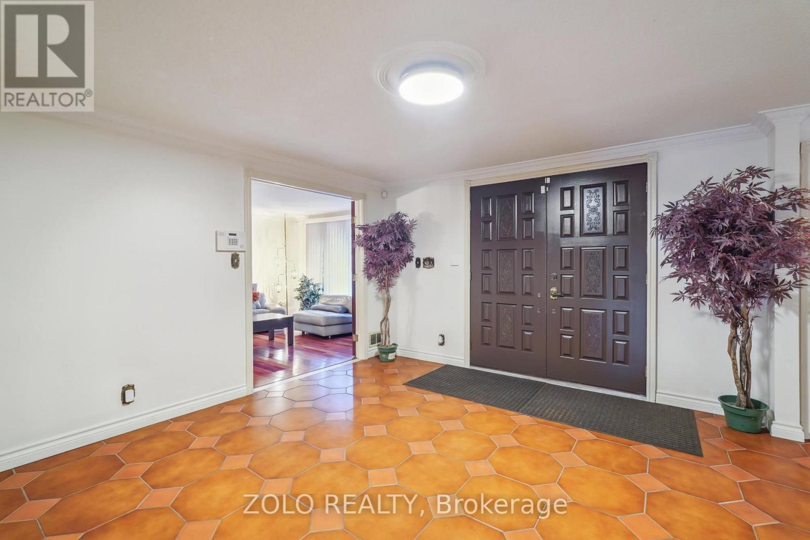 95 Pemberton Road, Richmond Hill, Ontario  L4C 3T6 - Photo 5 - N12461880