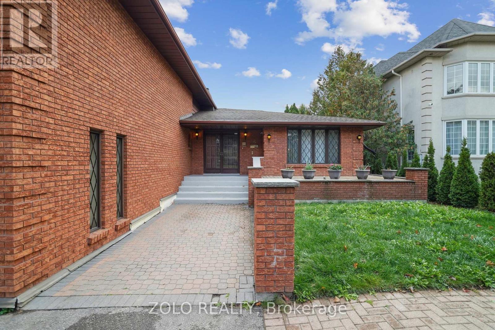 95 Pemberton Road, Richmond Hill, Ontario  L4C 3T6 - Photo 4 - N12461880