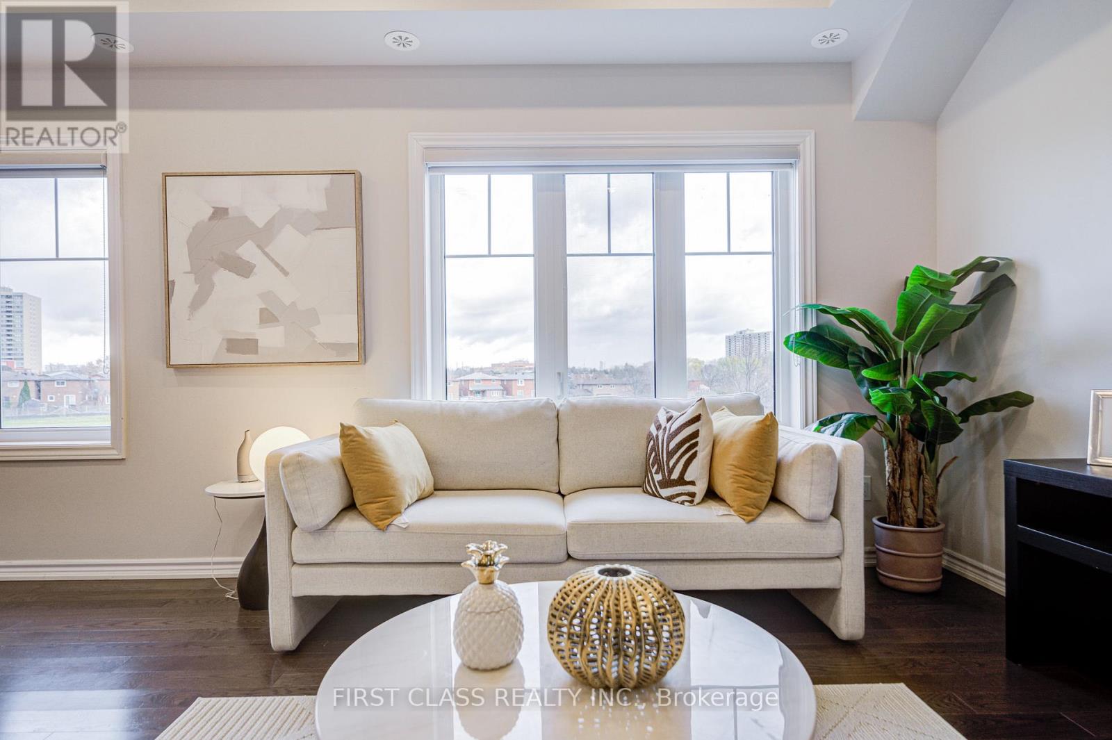 16 - 13 Eaton Park Lane, Toronto (L'amoreaux), Ontario  M1W 0A5 - Photo 4 - E12640264