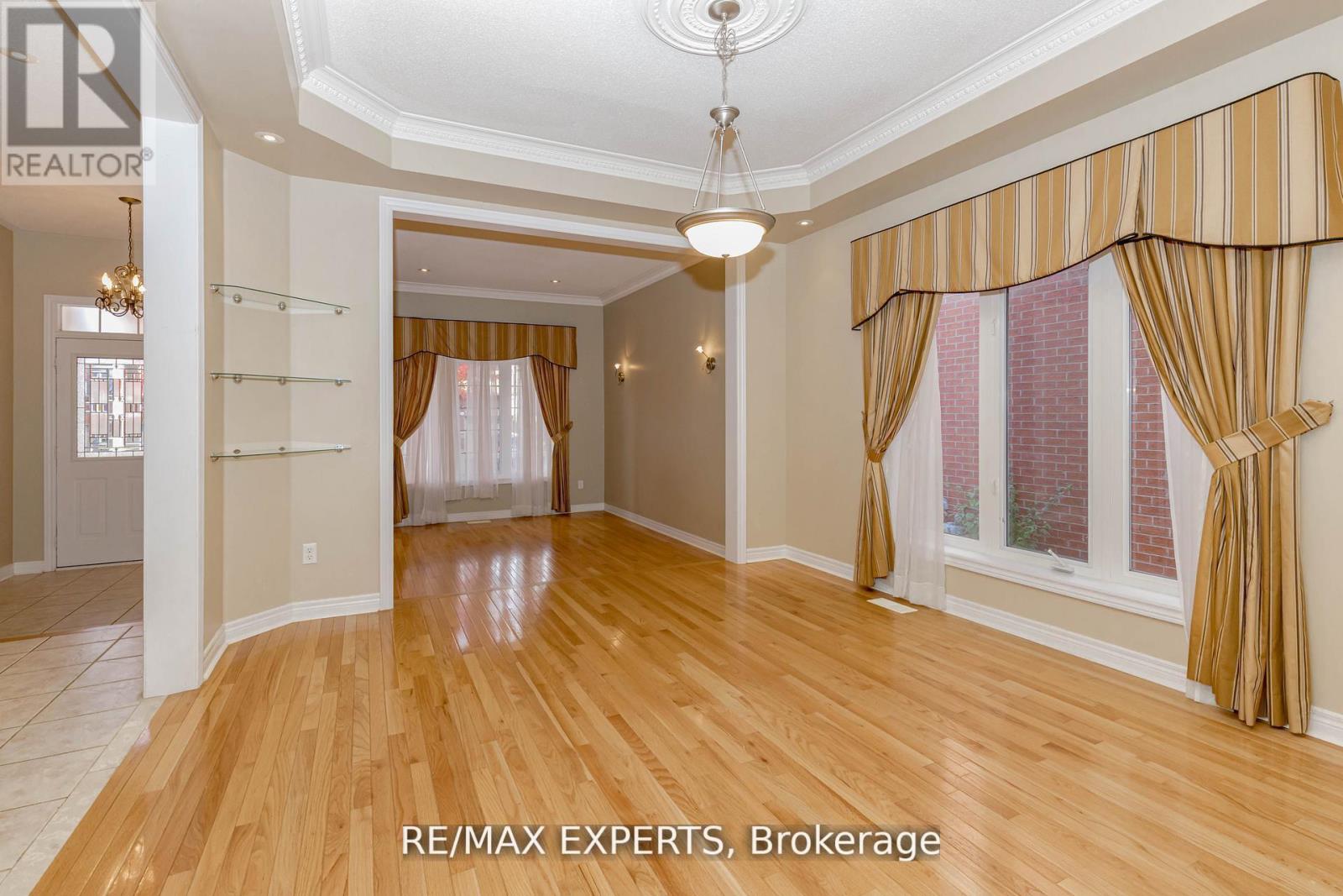 150 Saint Nicholas Crescent, Vaughan, Ontario  L4H 3E6 - Photo 10 - N12640284