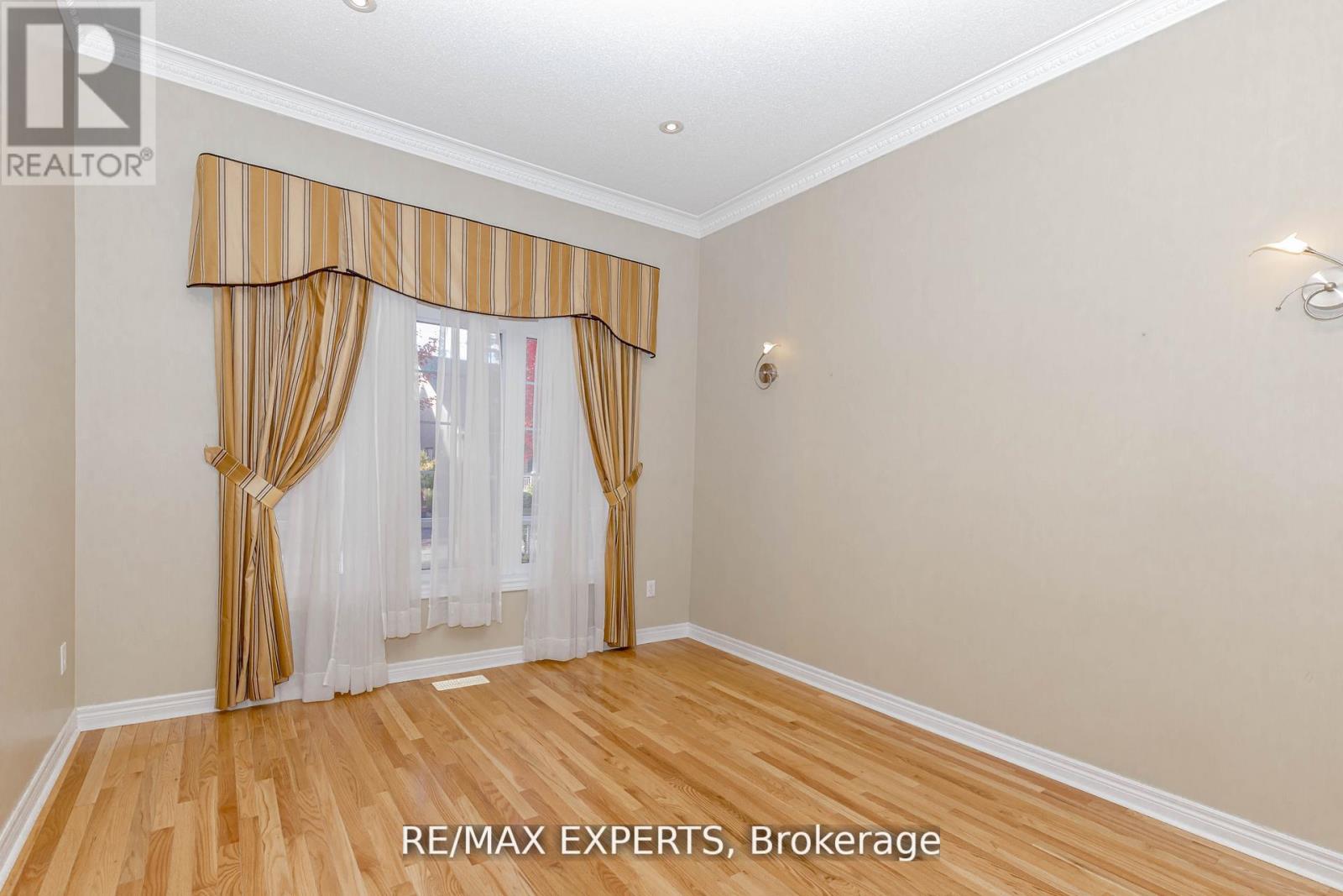 150 Saint Nicholas Crescent, Vaughan, Ontario  L4H 3E6 - Photo 8 - N12640284