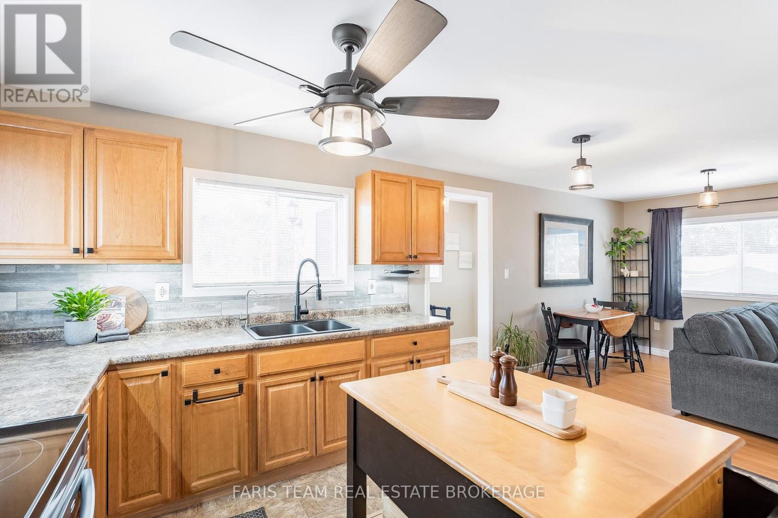 109 Ellen Street, Tay (Victoria Harbour), Ontario  L0K 2A0 - Photo 9 - S12640278