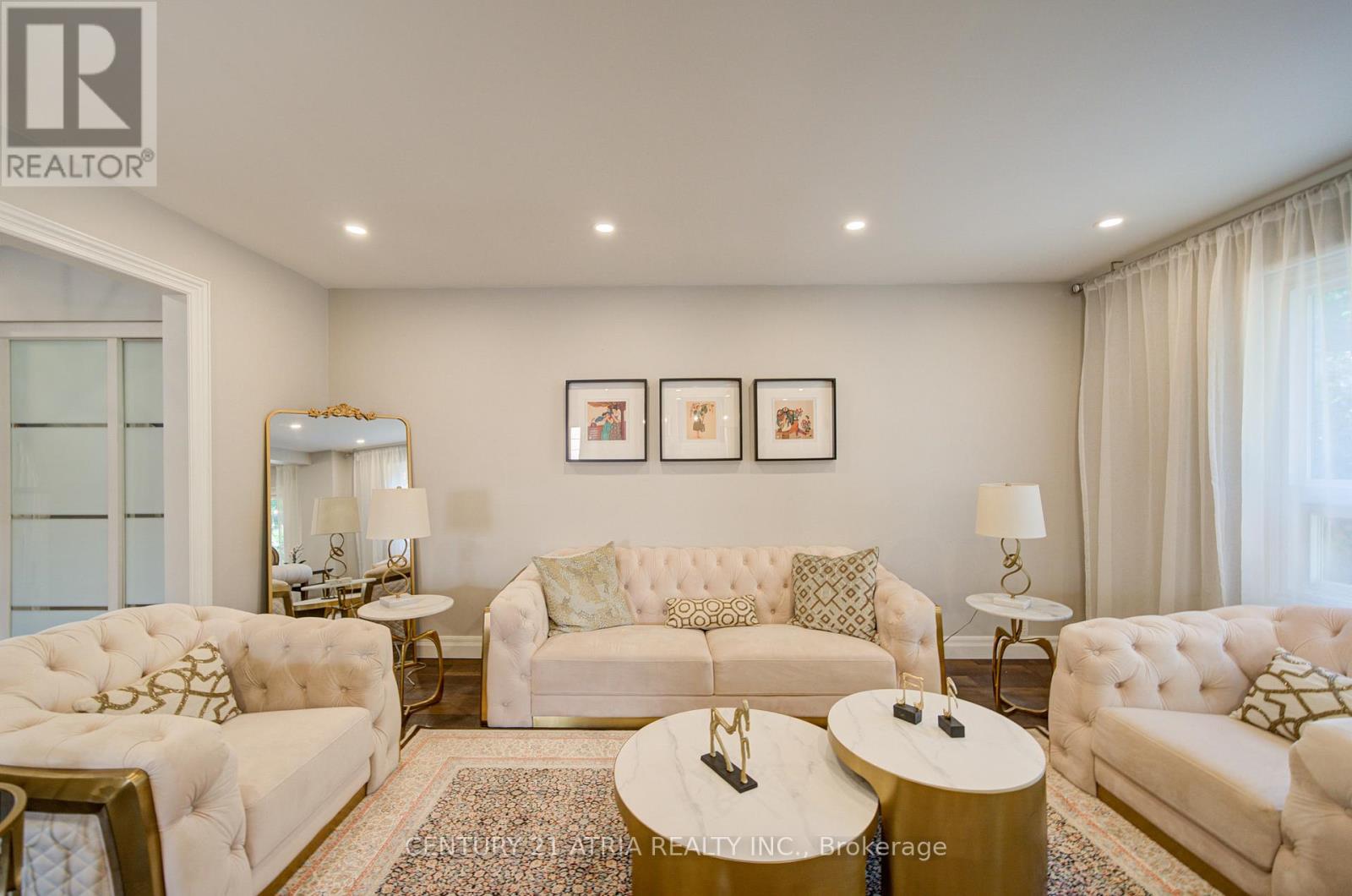 18 Park Lane Circle, Richmond Hill, Ontario  L4C 6S8 - Photo 7 - N12638054