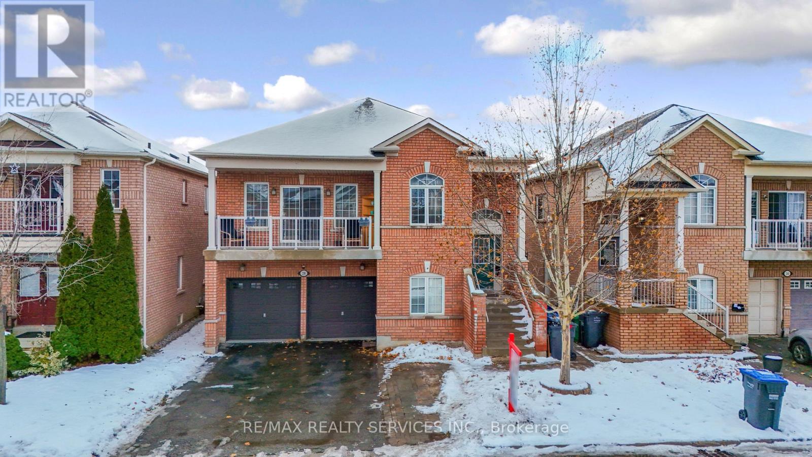 28 Atira Avenue, Brampton, Ontario  L7A 3V1 - Photo 2 - W12614988