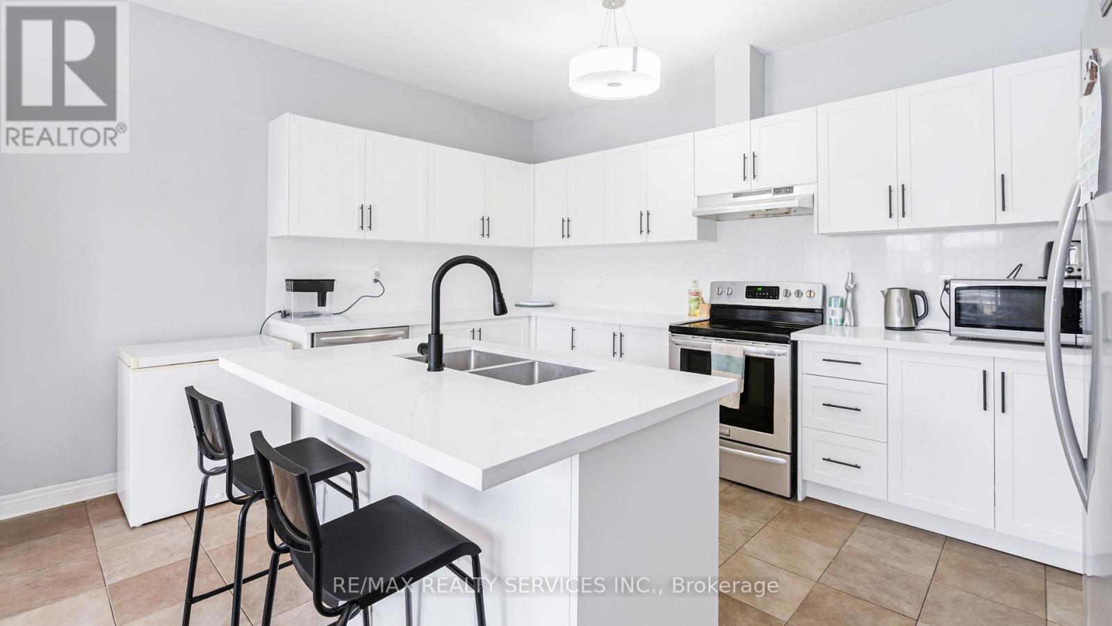 28 Atira Avenue, Brampton, Ontario  L7A 3V1 - Photo 11 - W12614988