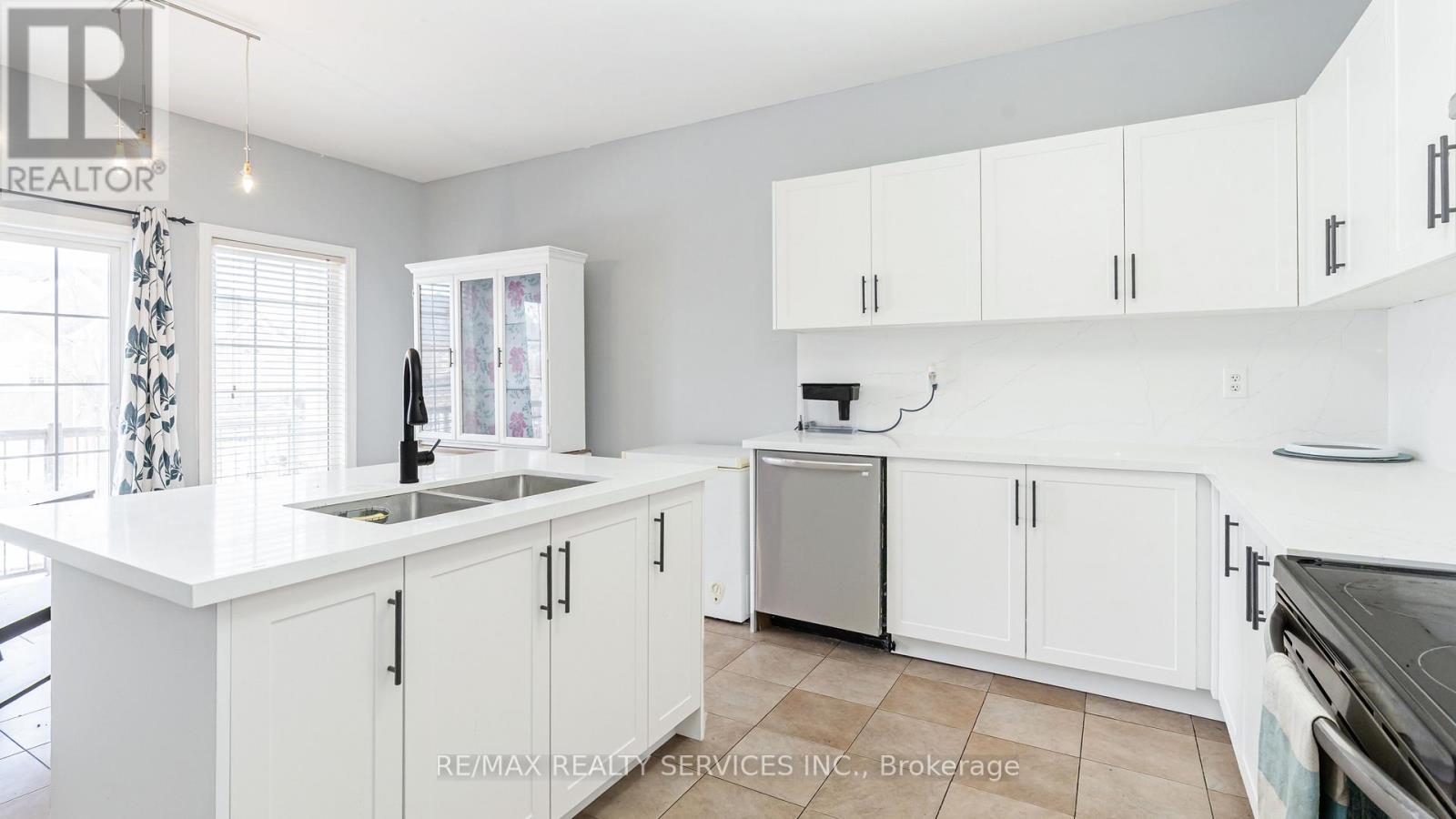 28 Atira Avenue, Brampton, Ontario  L7A 3V1 - Photo 12 - W12614988