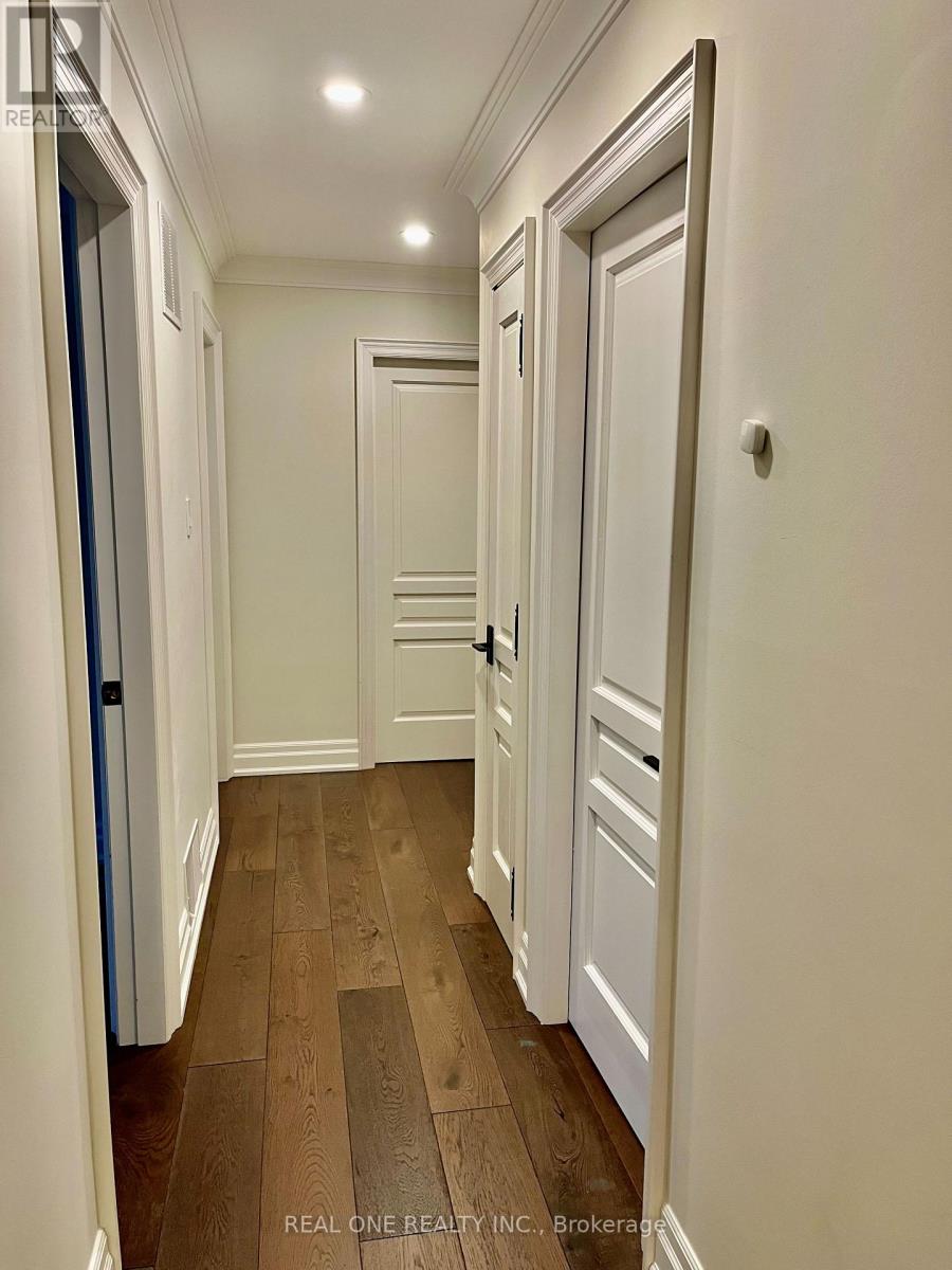 271 Lawson Street, Oakville (Oo Old Oakville), Ontario  L6J 5R7 - Photo 10 - W12640280