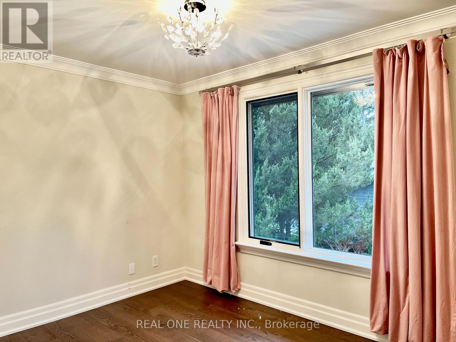 271 Lawson Street, Oakville (Oo Old Oakville), Ontario  L6J 5R7 - Photo 11 - W12640280