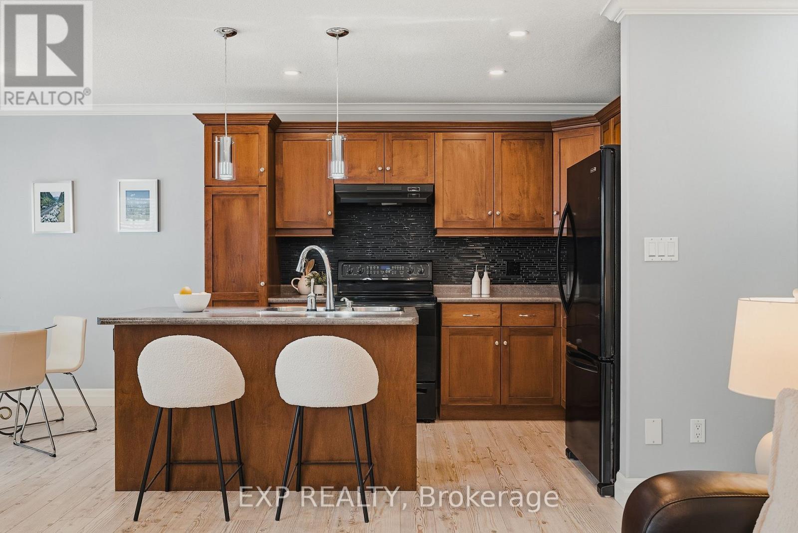 172 Porchlight Drive, Woolwich, Ontario  N3B 0A3 - Photo 4 - X12640266