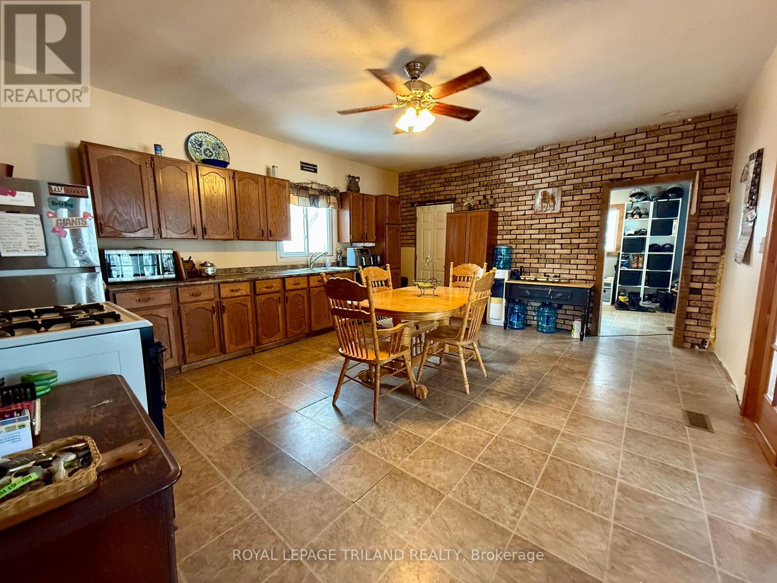 29800 Centre Road, Adelaide Metcalfe, Ontario  N7G 3H7 - Photo 11 - X12640326