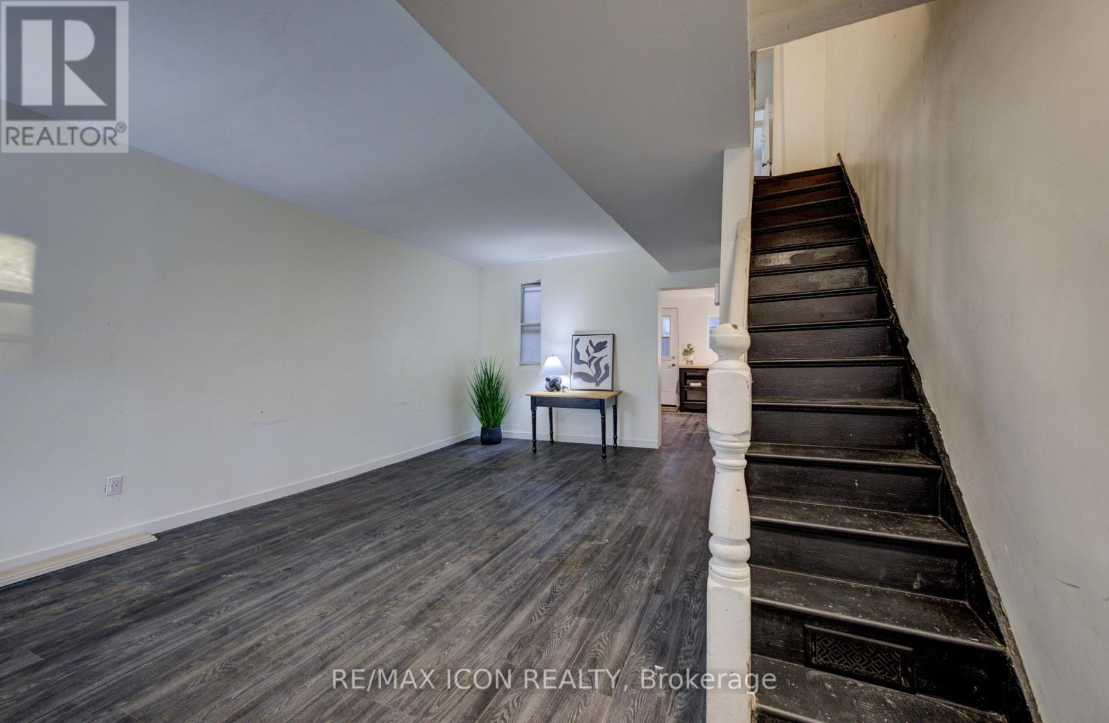 898 Eastern Avenue, Toronto, Ontario  M4L 1A4 - Photo 17 - E12551998