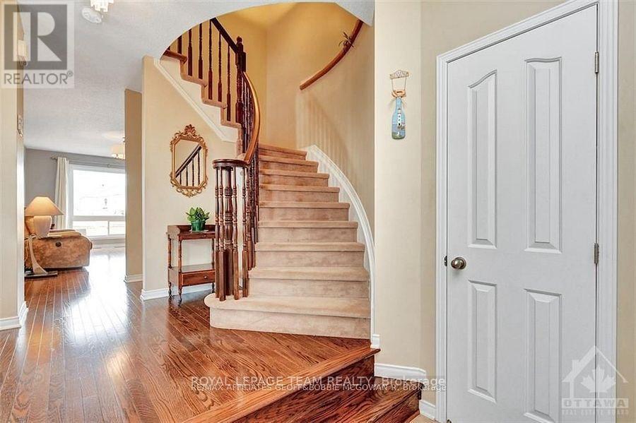 1086 Marconi Avenue, Ottawa, Ontario  K2K 0C6 - Photo 2 - X12640332