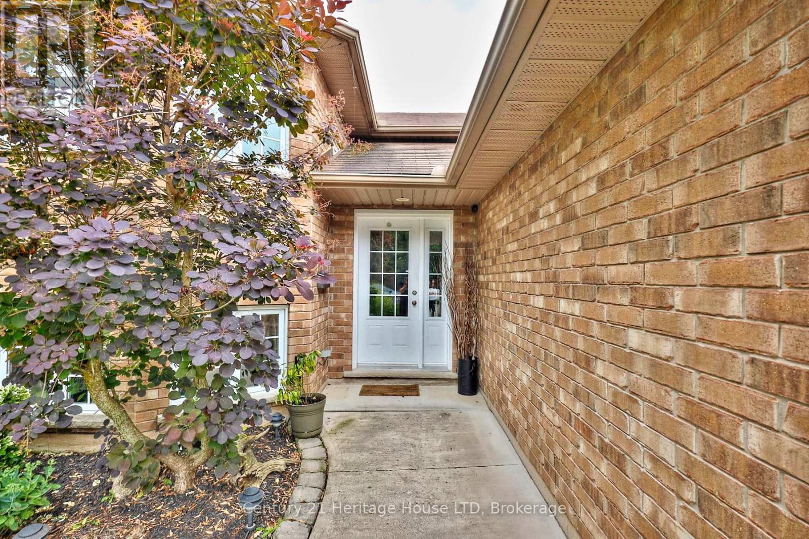 665 Grandview Road, Fort Erie, Ontario  L2A 4V4 - Photo 3 - X12249273