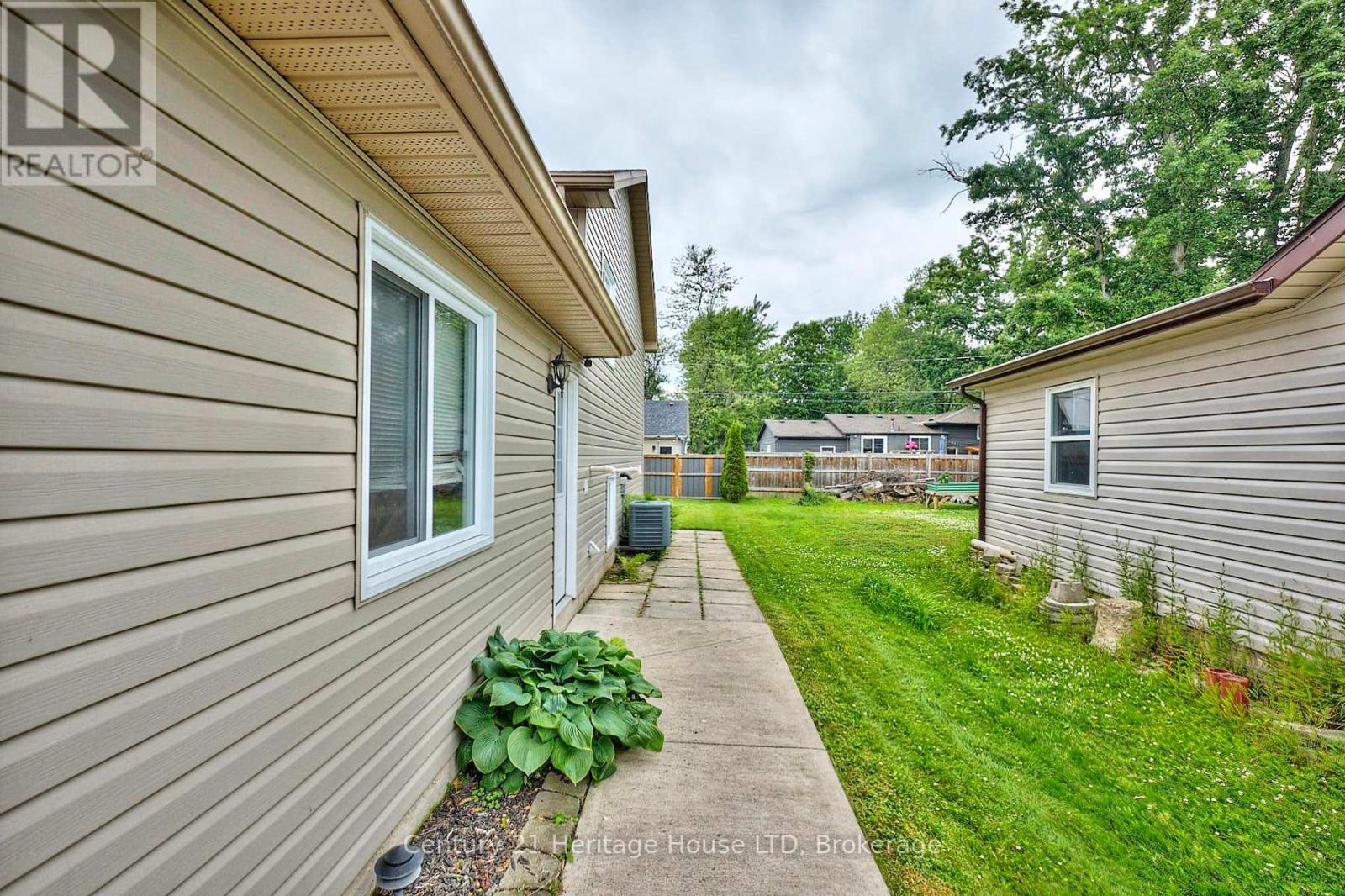 665 Grandview Road, Fort Erie, Ontario  L2A 4V4 - Photo 34 - X12249273