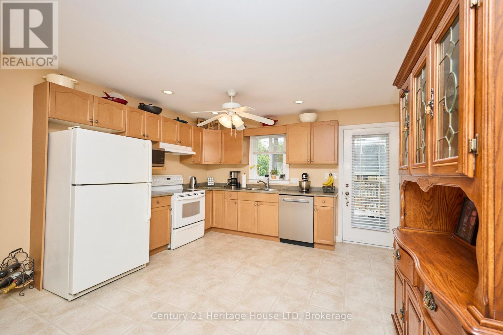 665 Grandview Road, Fort Erie, Ontario  L2A 4V4 - Photo 4 - X12249273