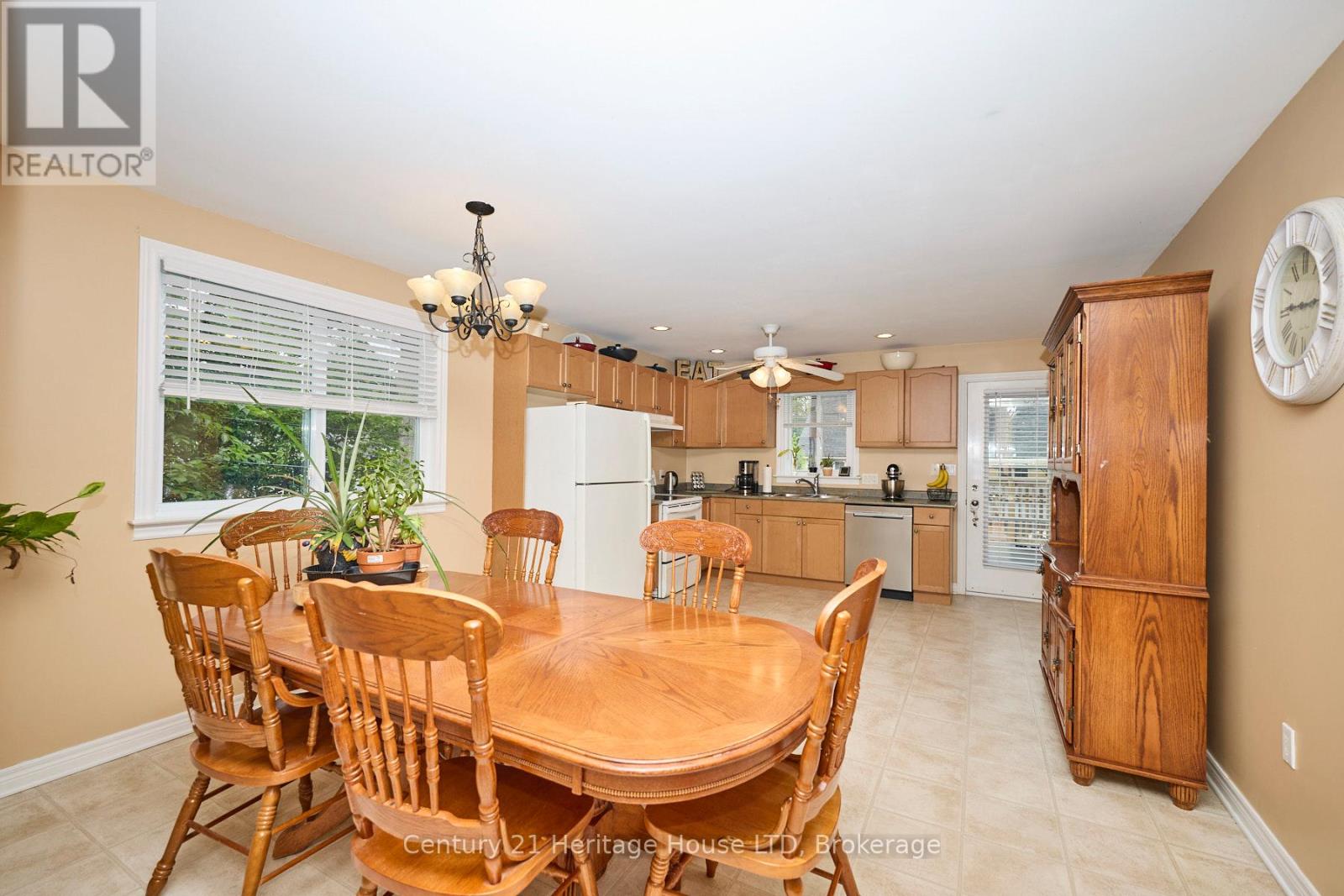 665 Grandview Road, Fort Erie, Ontario  L2A 4V4 - Photo 6 - X12249273