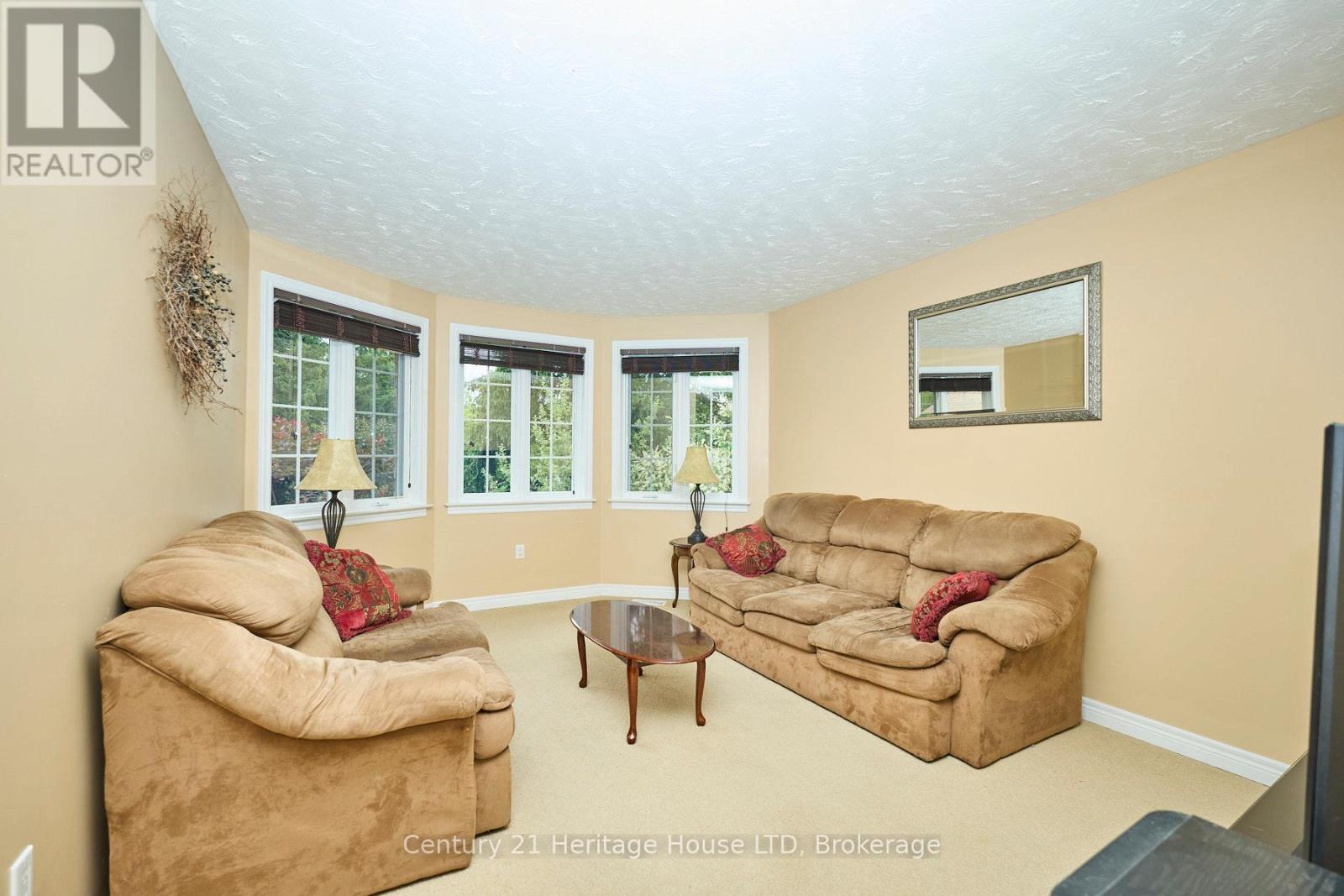 665 Grandview Road, Fort Erie, Ontario  L2A 4V4 - Photo 9 - X12249273