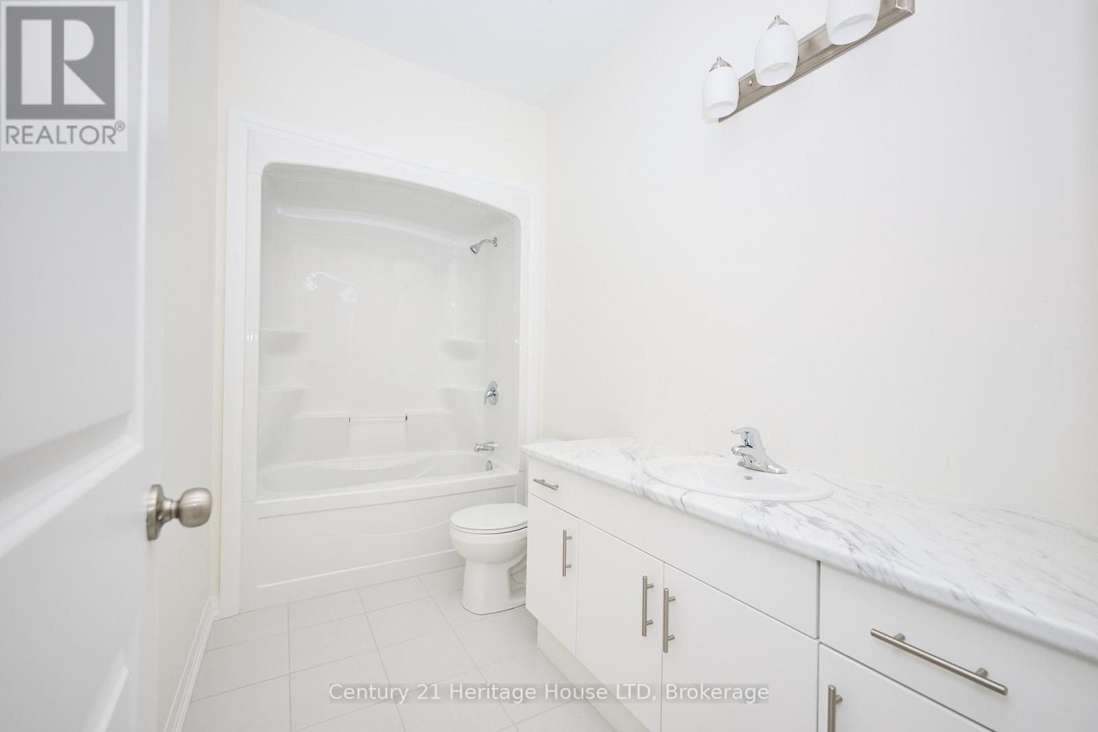 407 Louisa Street, Fort Erie, Ontario  L2A 6T6 - Photo 17 - X12450290