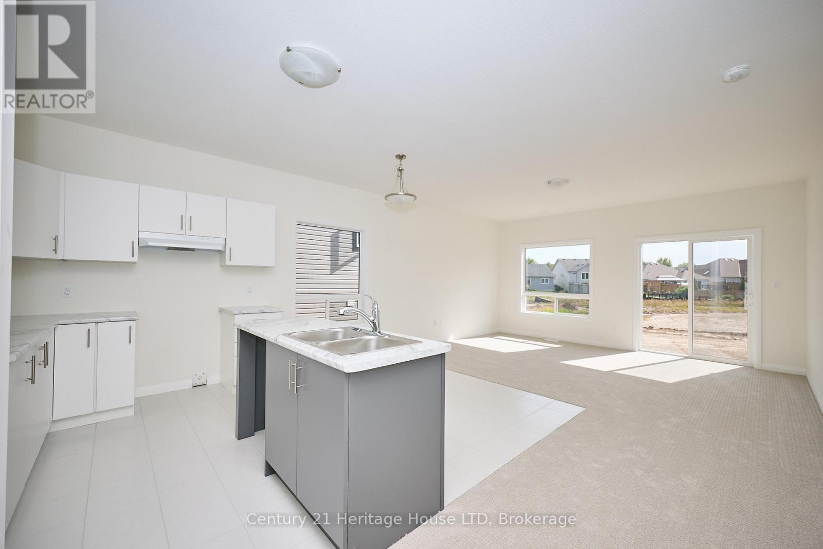 407 Louisa Street, Fort Erie, Ontario  L2A 6T6 - Photo 8 - X12450290