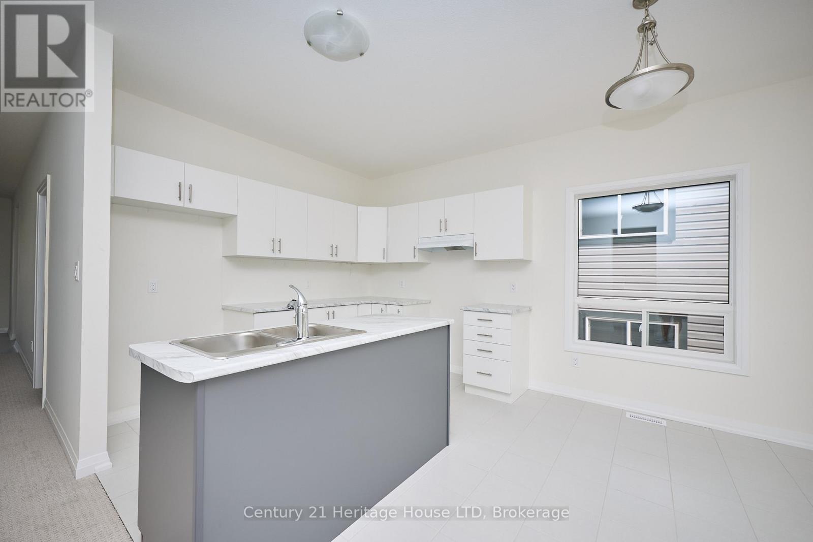 407 Louisa Street, Fort Erie, Ontario  L2A 6T6 - Photo 6 - X12450290