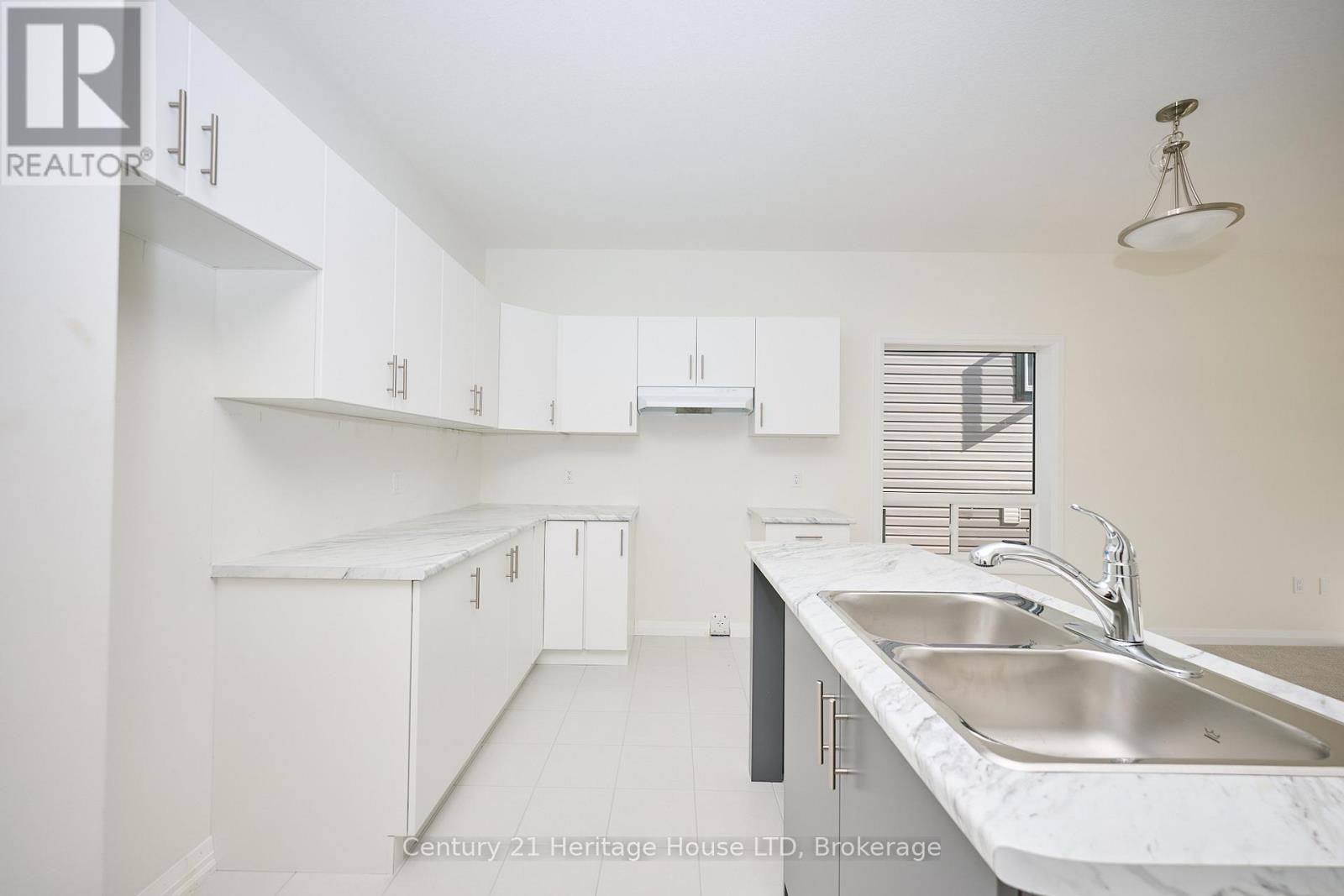 407 Louisa Street, Fort Erie, Ontario  L2A 6T6 - Photo 7 - X12450290