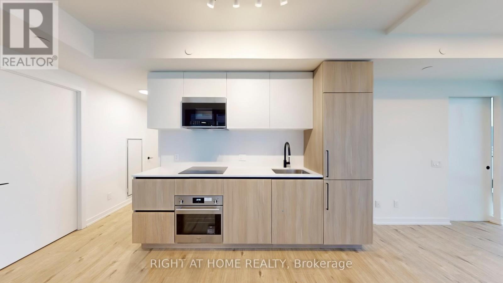 1702 - 35 PARLIAMENT STREET, Toronto, Ontario