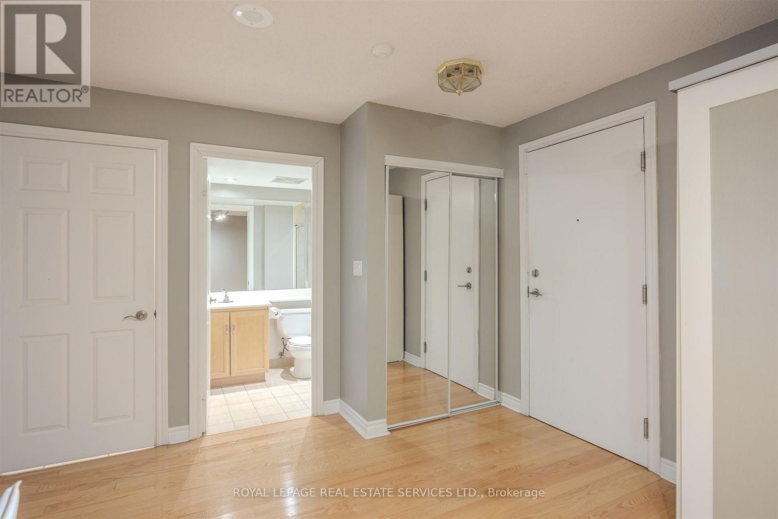 210 - 270 Wellington Street W, Toronto, Ontario  M5V 3P5 - Photo 10 - C12640378