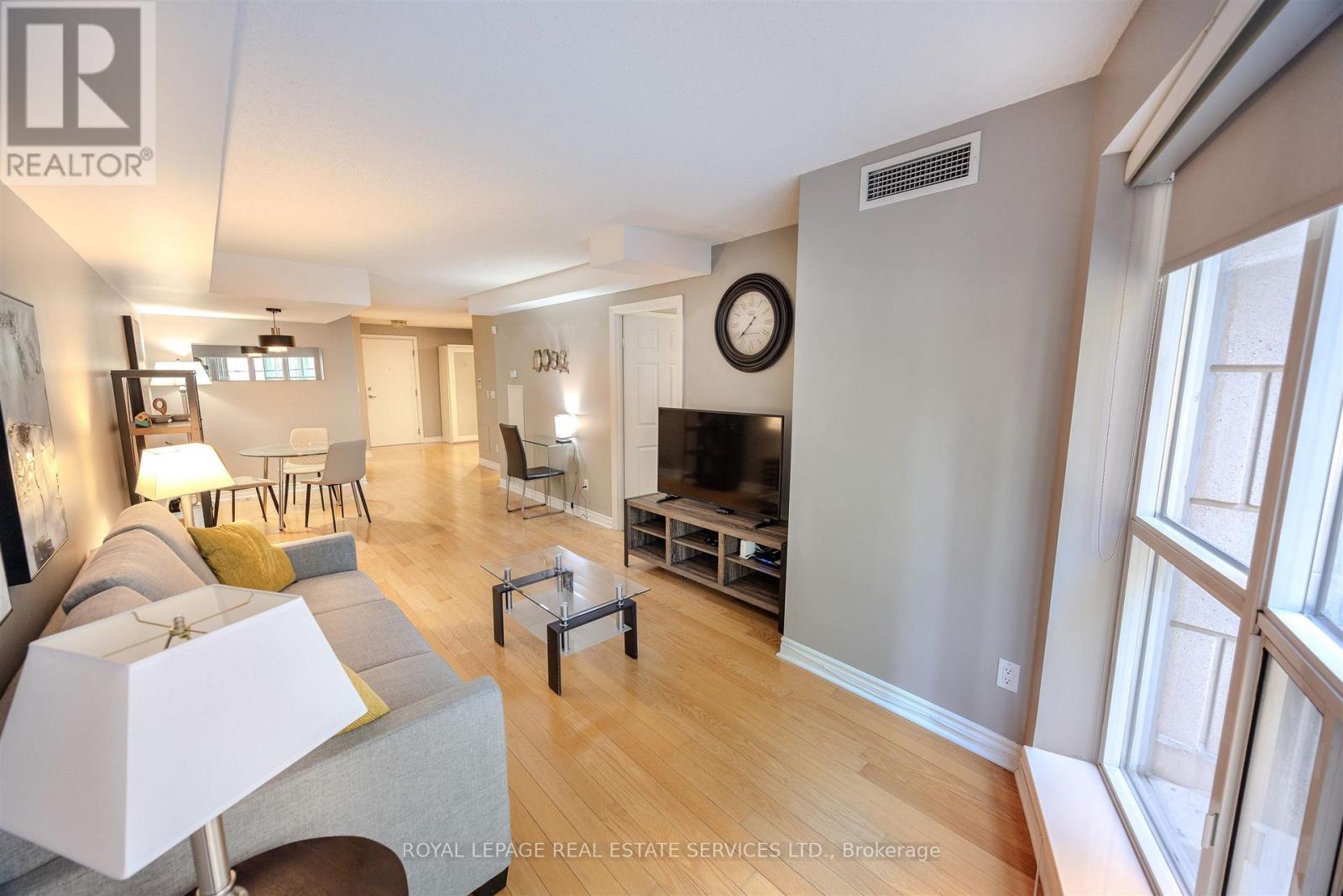 210 - 270 Wellington Street W, Toronto, Ontario  M5V 3P5 - Photo 3 - C12640378