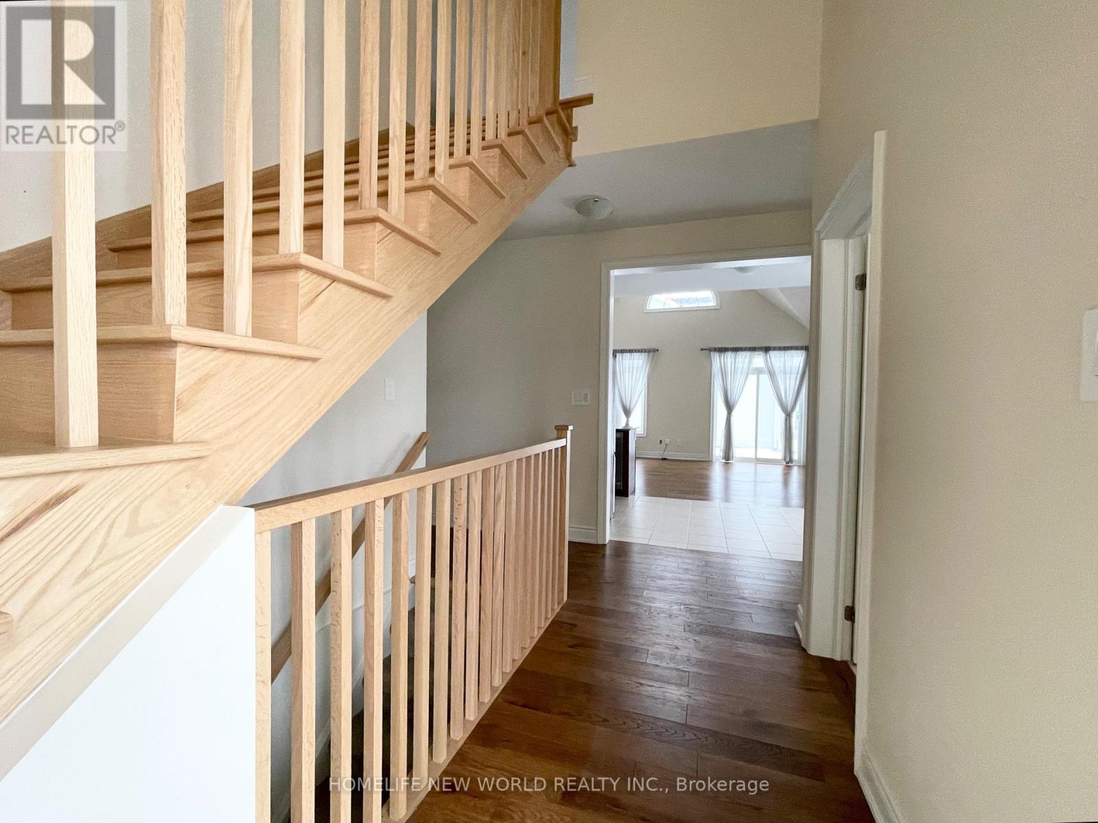 1 Palmira Drive, Georgina, Ontario  L0E 1R0 - Photo 6 - N12574172