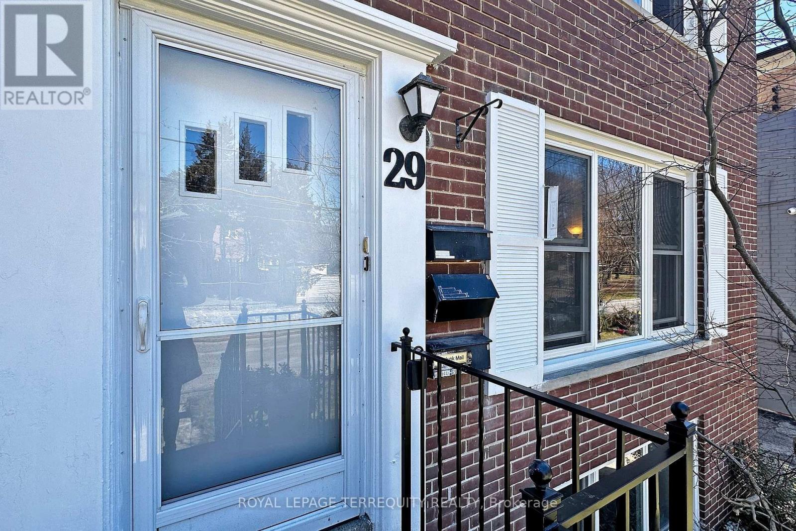 29 Love Crescent, Toronto, Ontario  M4E 1V6 - Photo 5 - E12640316