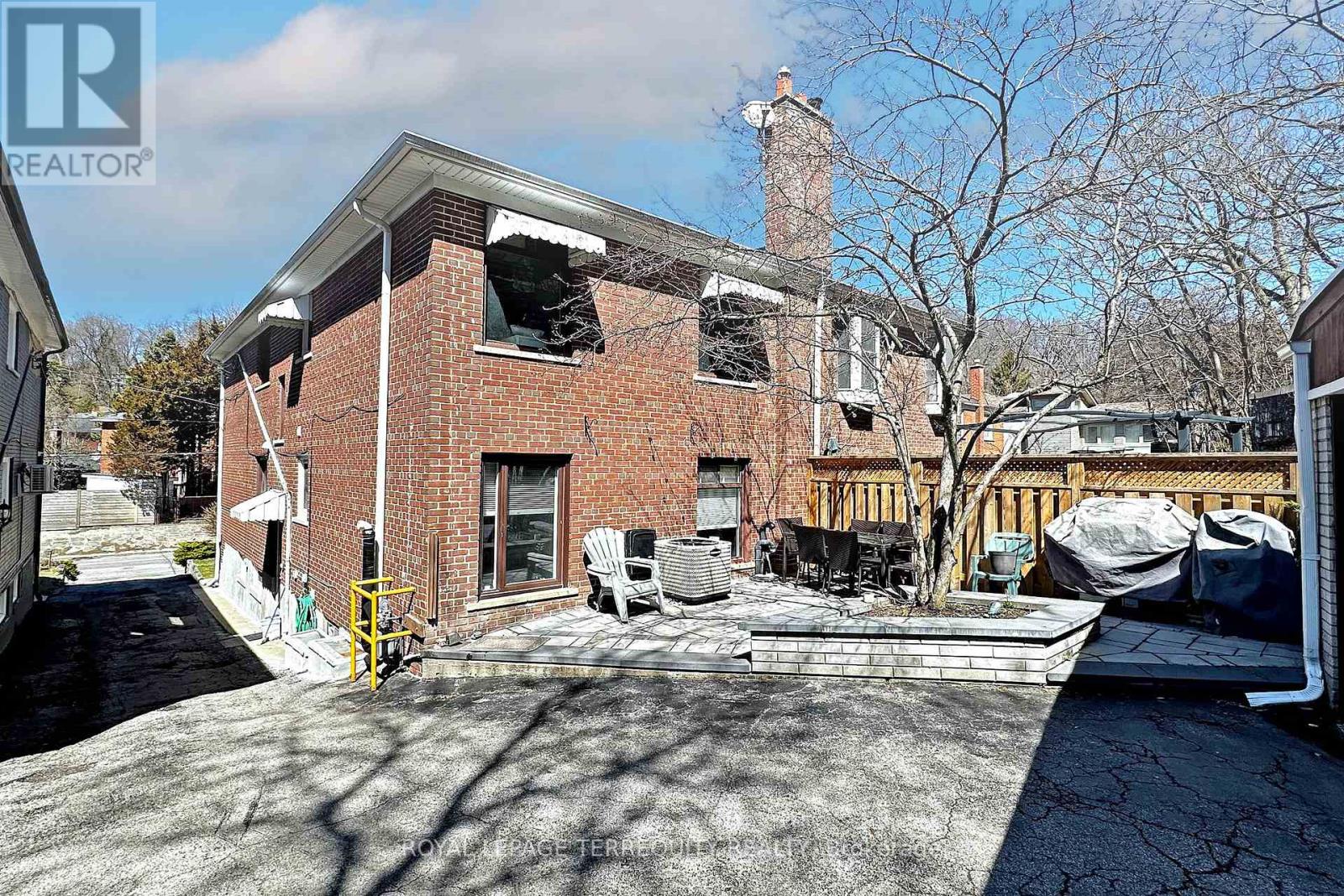 29 Love Crescent, Toronto, Ontario  M4E 1V6 - Photo 6 - E12640316