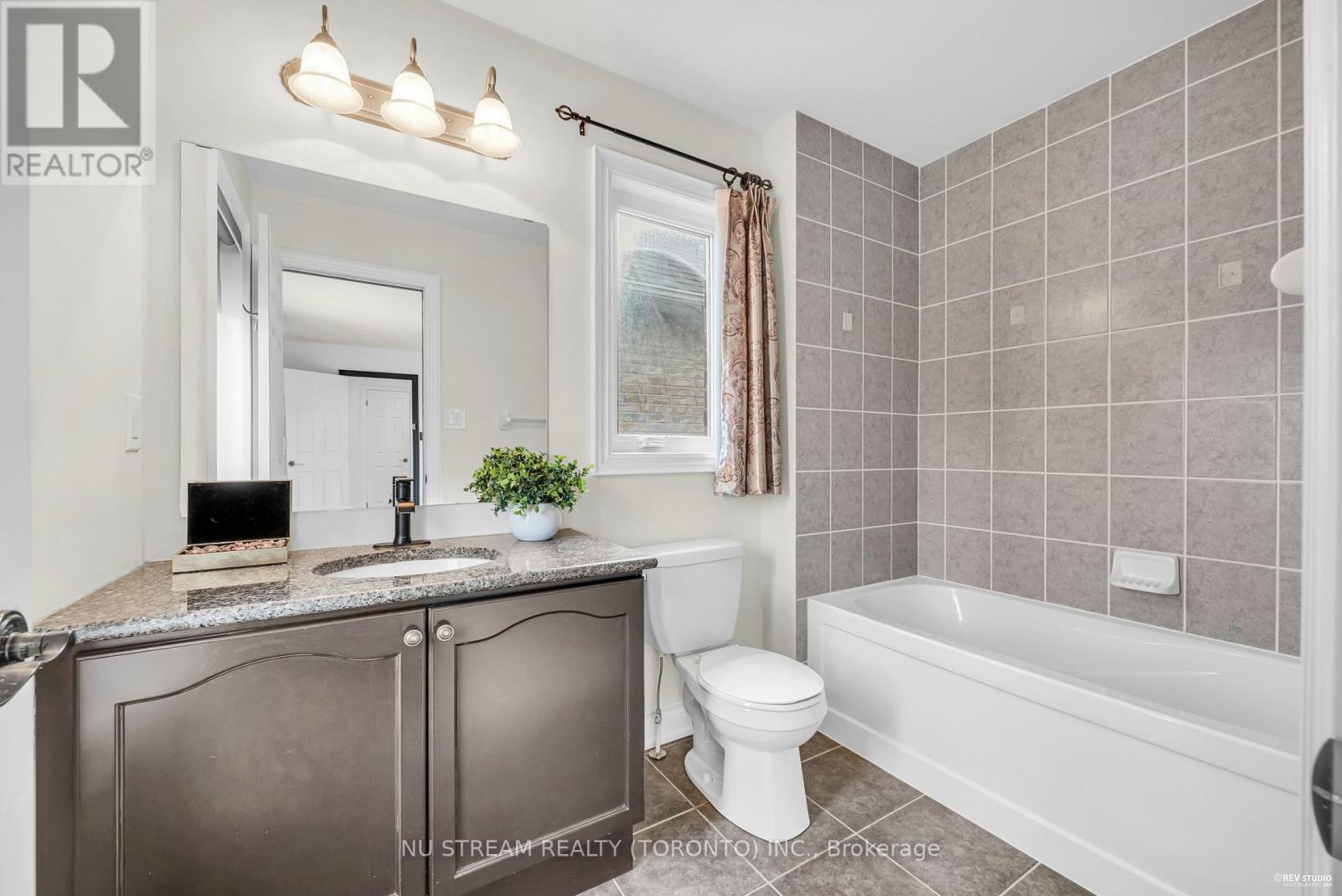 237 Upper Post Road, Vaughan, Ontario  L6A 4K1 - Photo 27 - N12640356