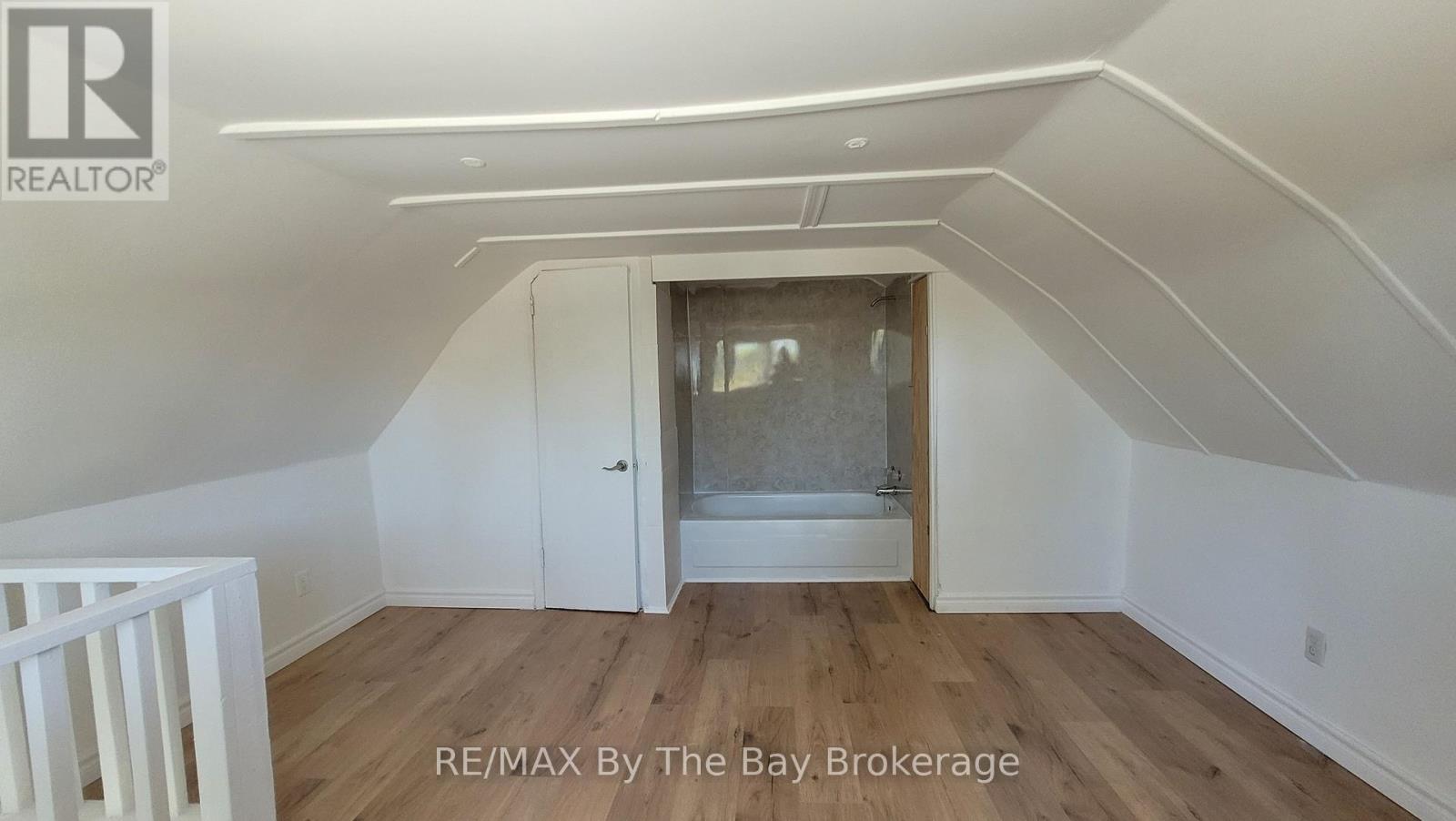 46 Glenwood Drive, Wasaga Beach, Ontario  L9Z 2K5 - Photo 12 - S12640442