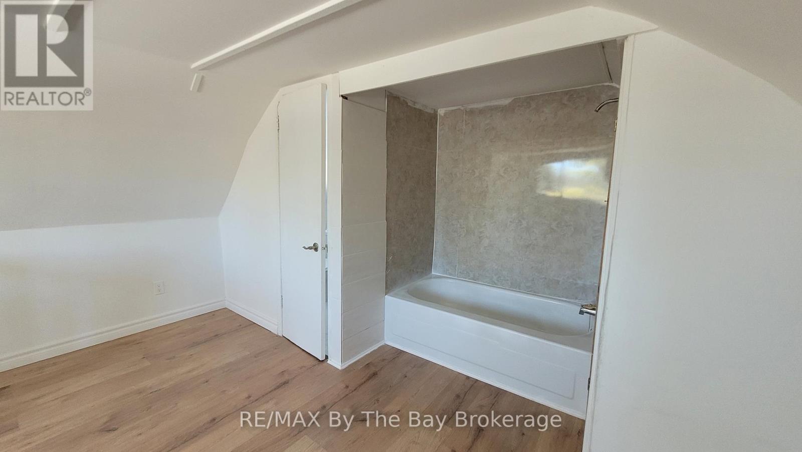 46 Glenwood Drive, Wasaga Beach, Ontario  L9Z 2K5 - Photo 17 - S12640442