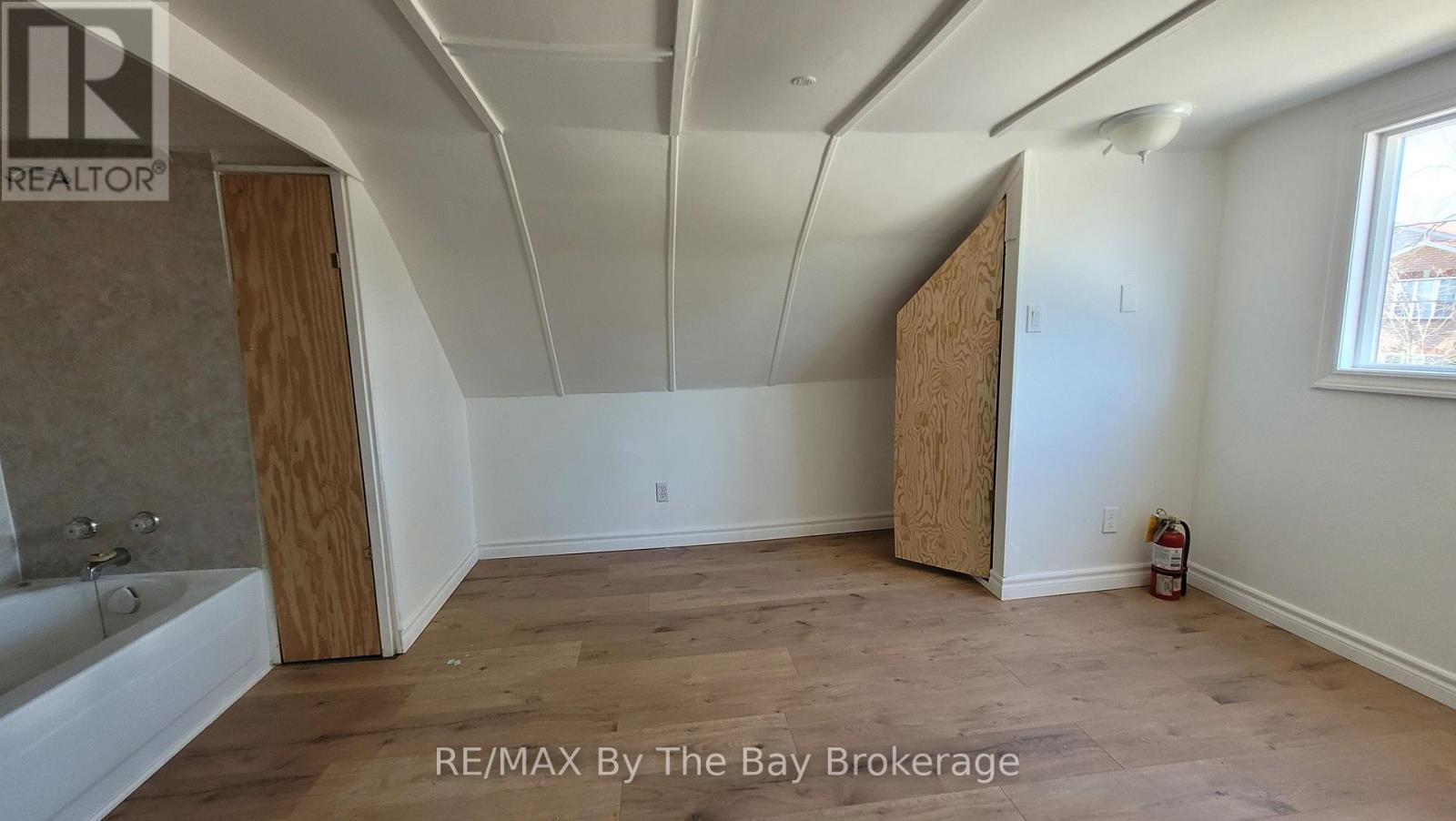 46 Glenwood Drive, Wasaga Beach, Ontario  L9Z 2K5 - Photo 18 - S12640442