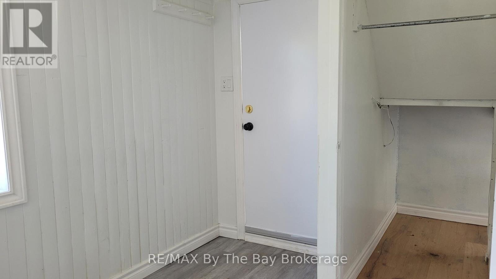 46 Glenwood Drive, Wasaga Beach, Ontario  L9Z 2K5 - Photo 4 - S12640442